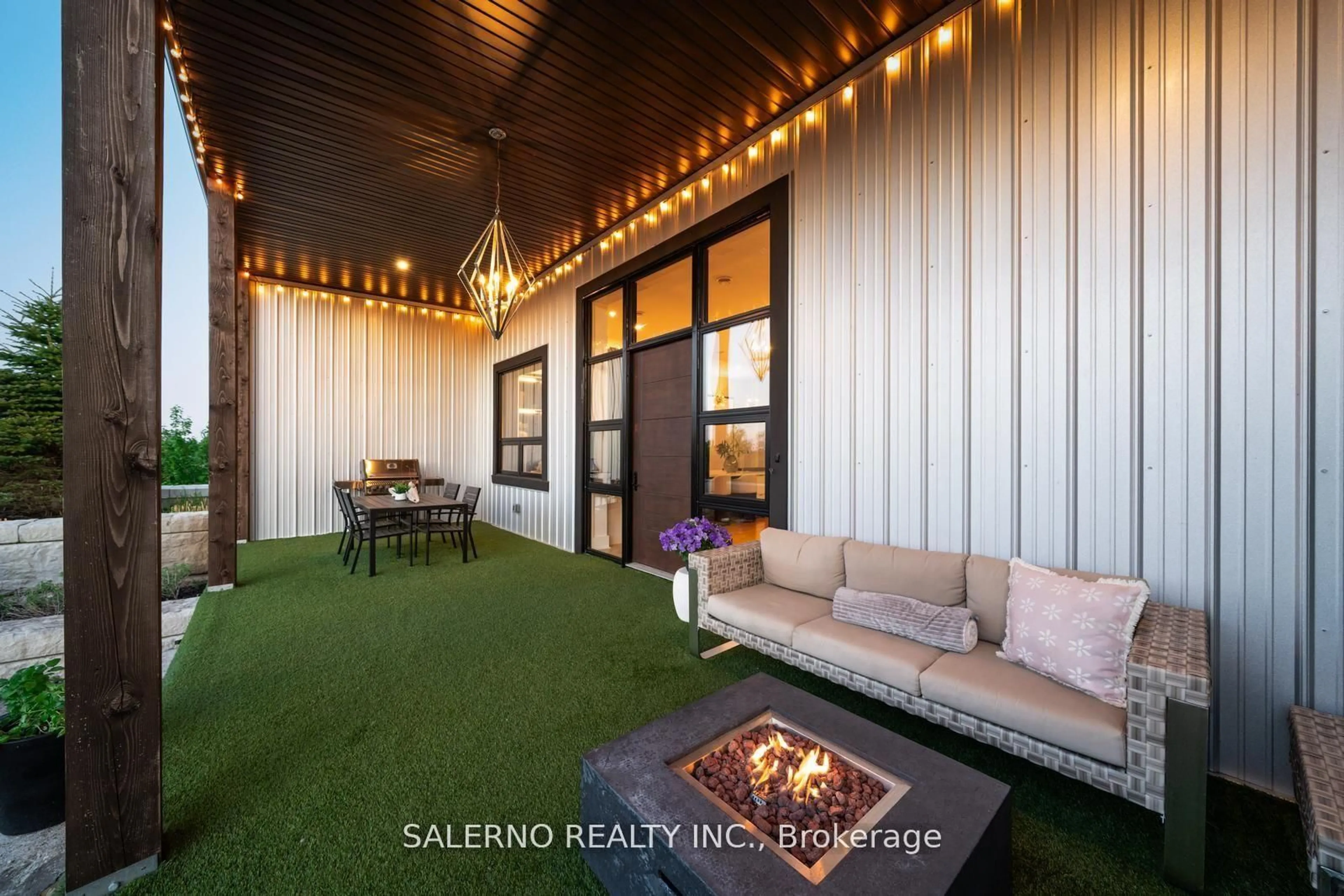 Patio, building for 6903 36/37 Nottawasaga Sdrd, Clearview Ontario L0M 1P0