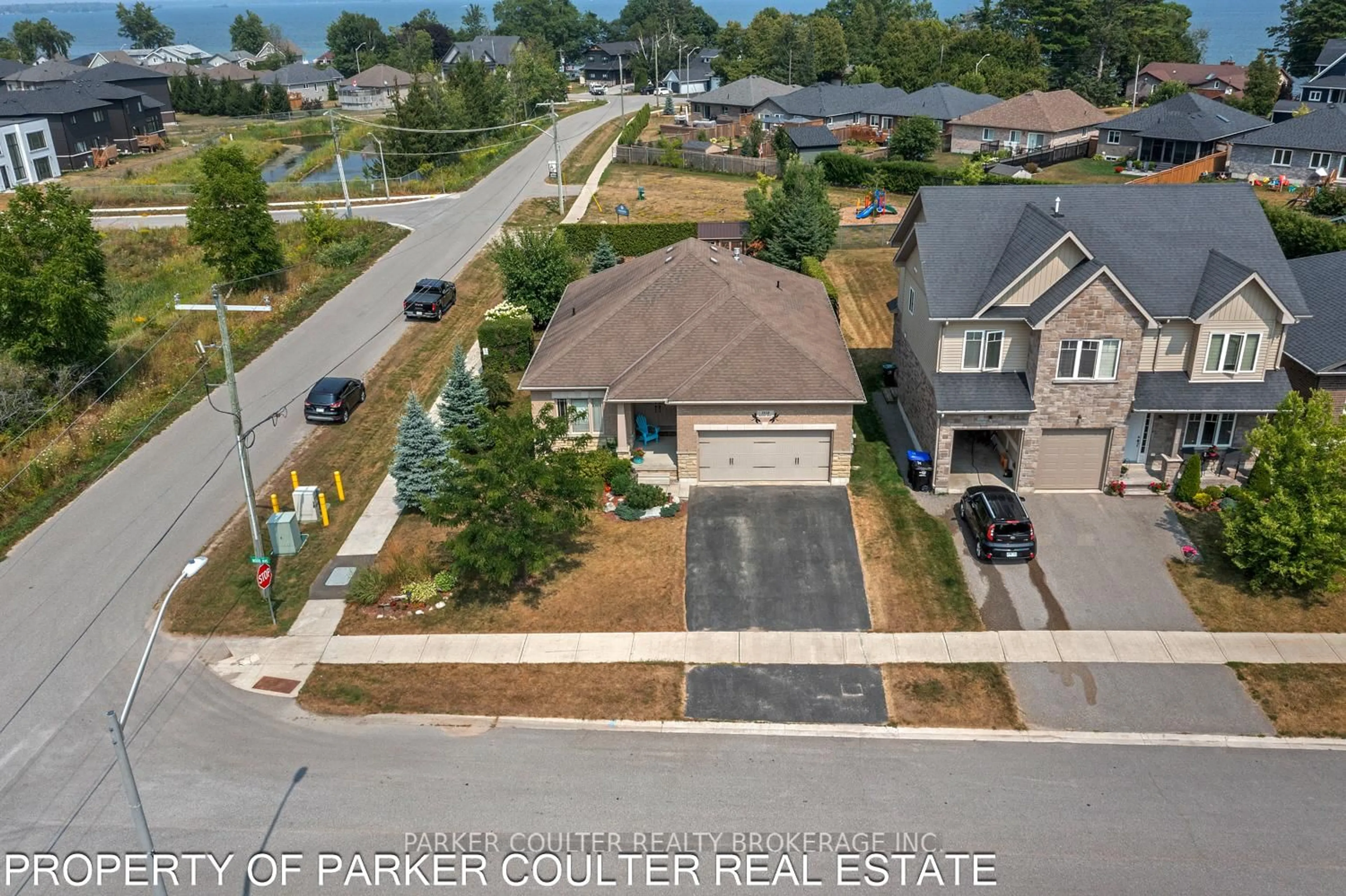 A pic from outside/outdoor area/front of a property/back of a property/a pic from drone, street for 3938 Wood Ave, Severn Ontario L3V 0Y9