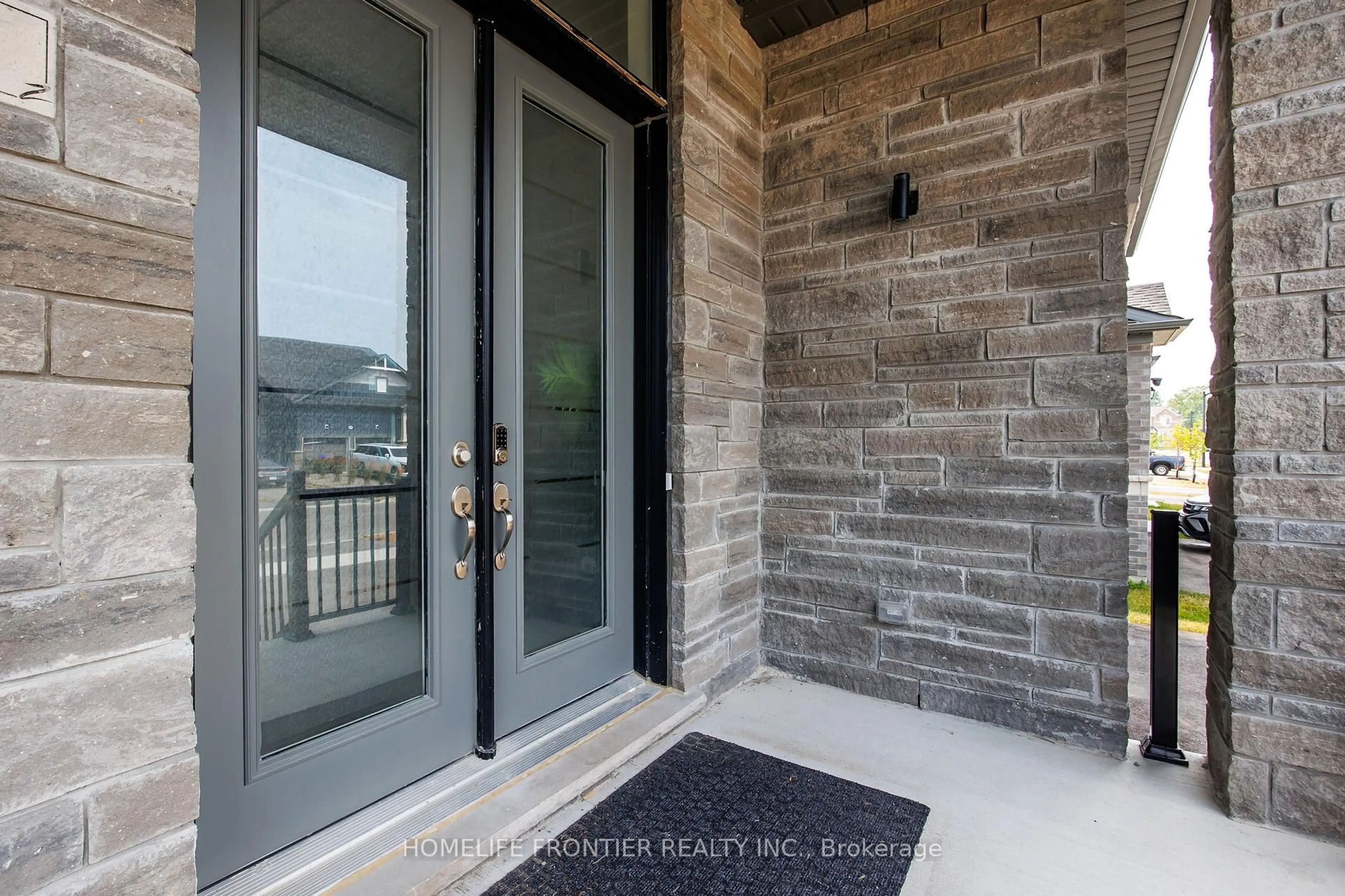 Indoor entryway for 33 Simona Ave, Wasaga Beach Ontario L9Z 0L5
