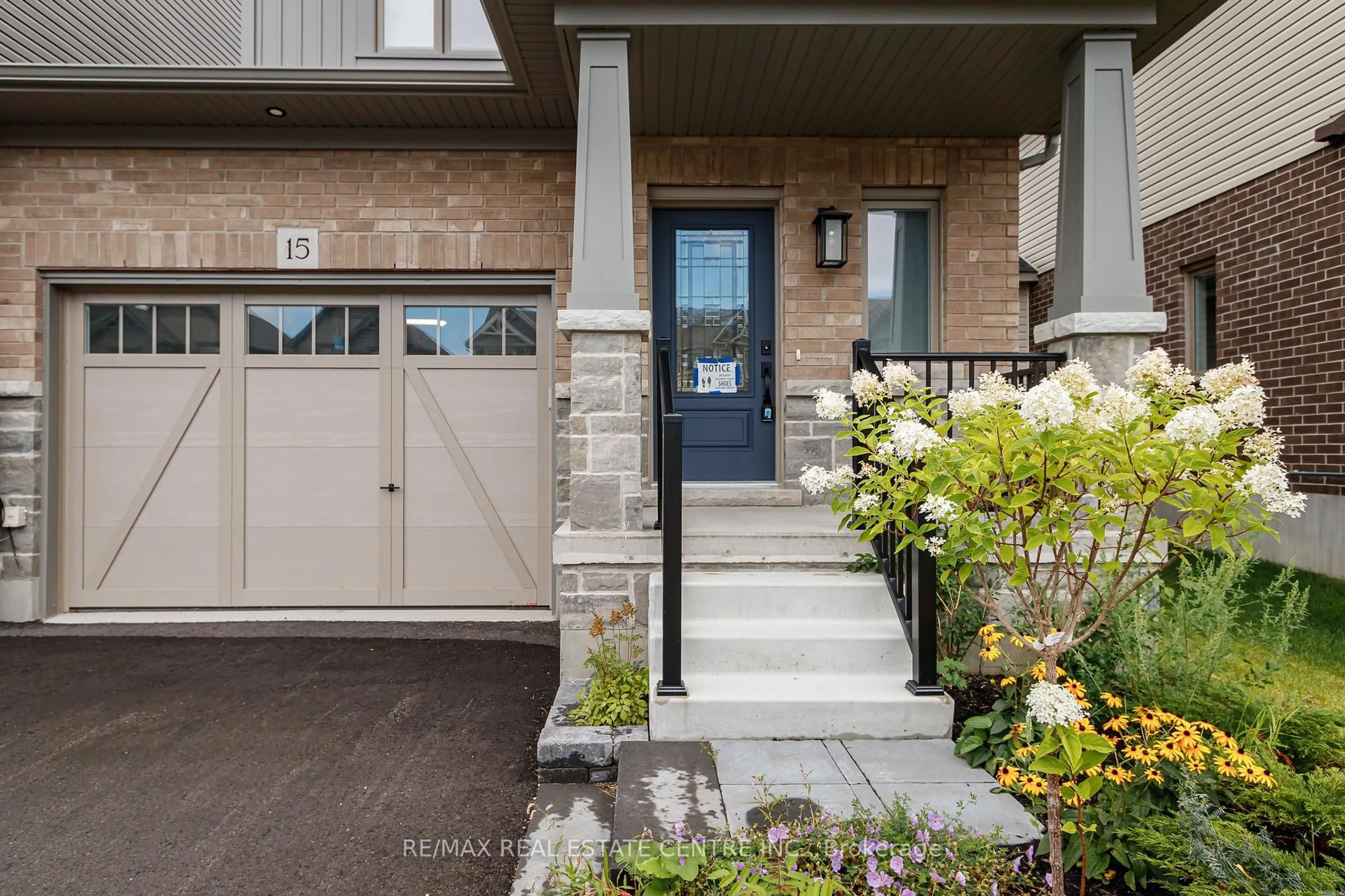 Indoor entryway for 15 Shipley Ave, Collingwood Ontario L9Y 5M6