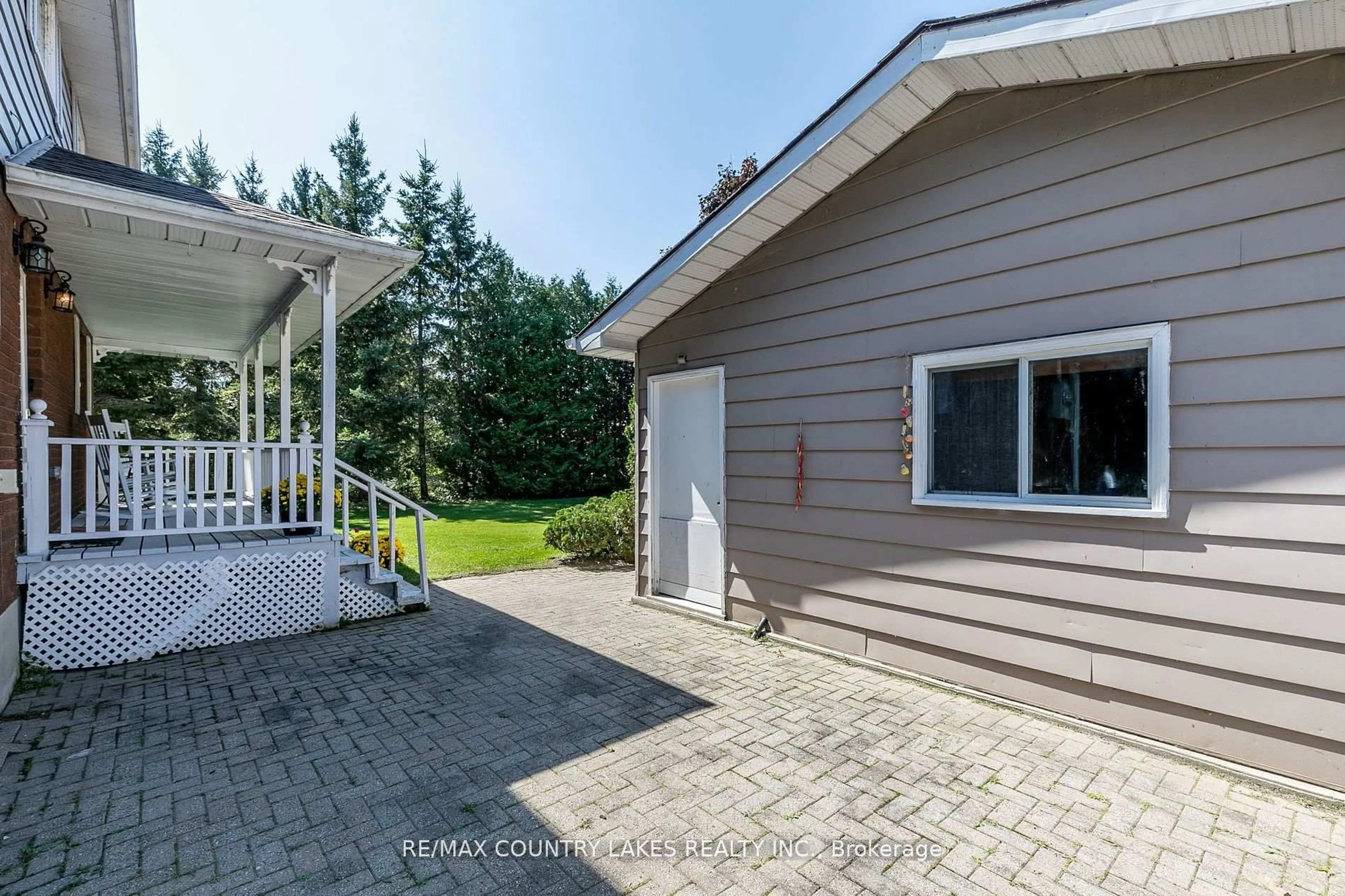 A pic from outside/outdoor area/front of a property/back of a property/a pic from drone, street for 47 Lake Ave, Ramara Ontario L0K 1B0