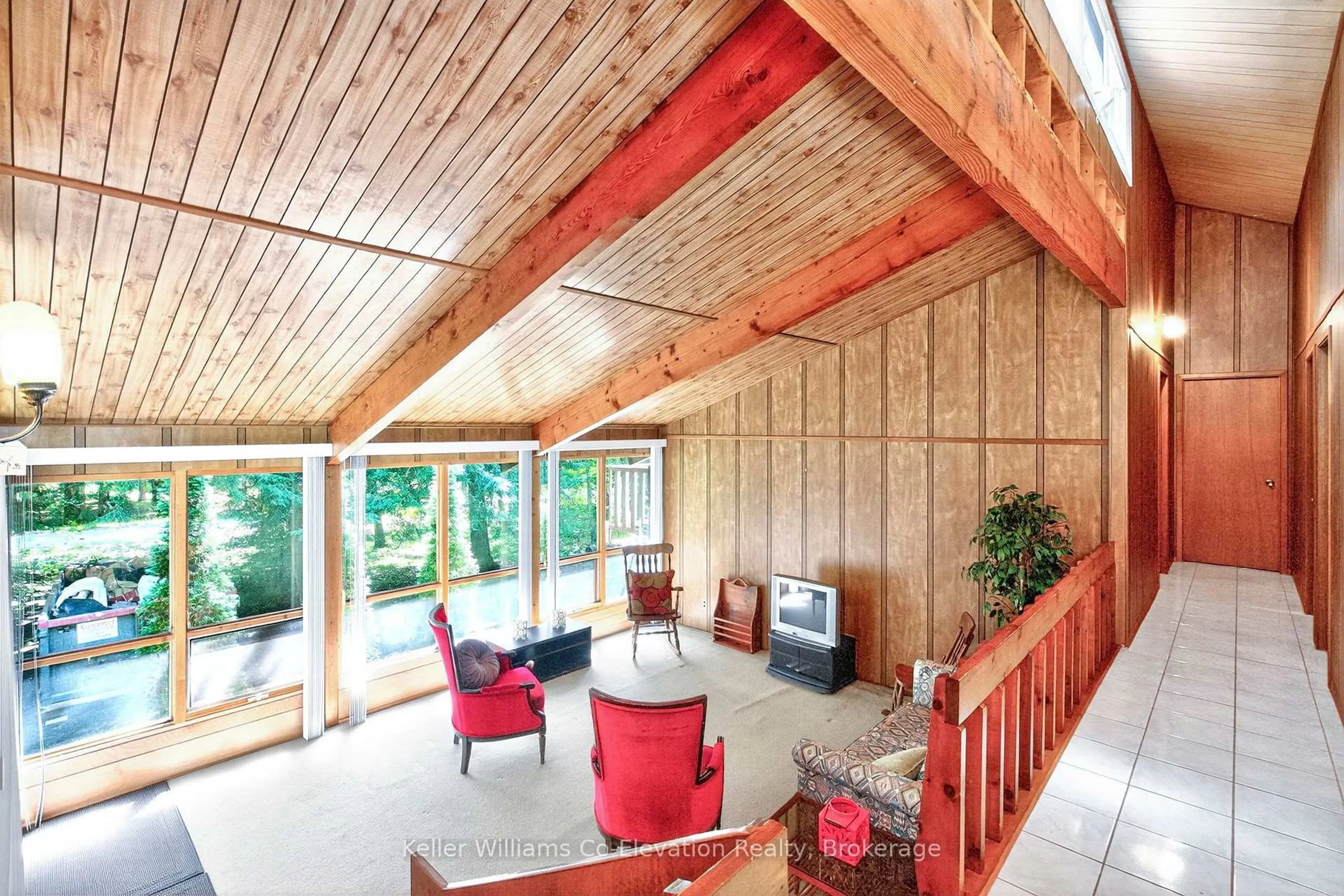 Indoor foyer for 35 Crooked Creek Cres, Tiny Ontario L9M 0N3