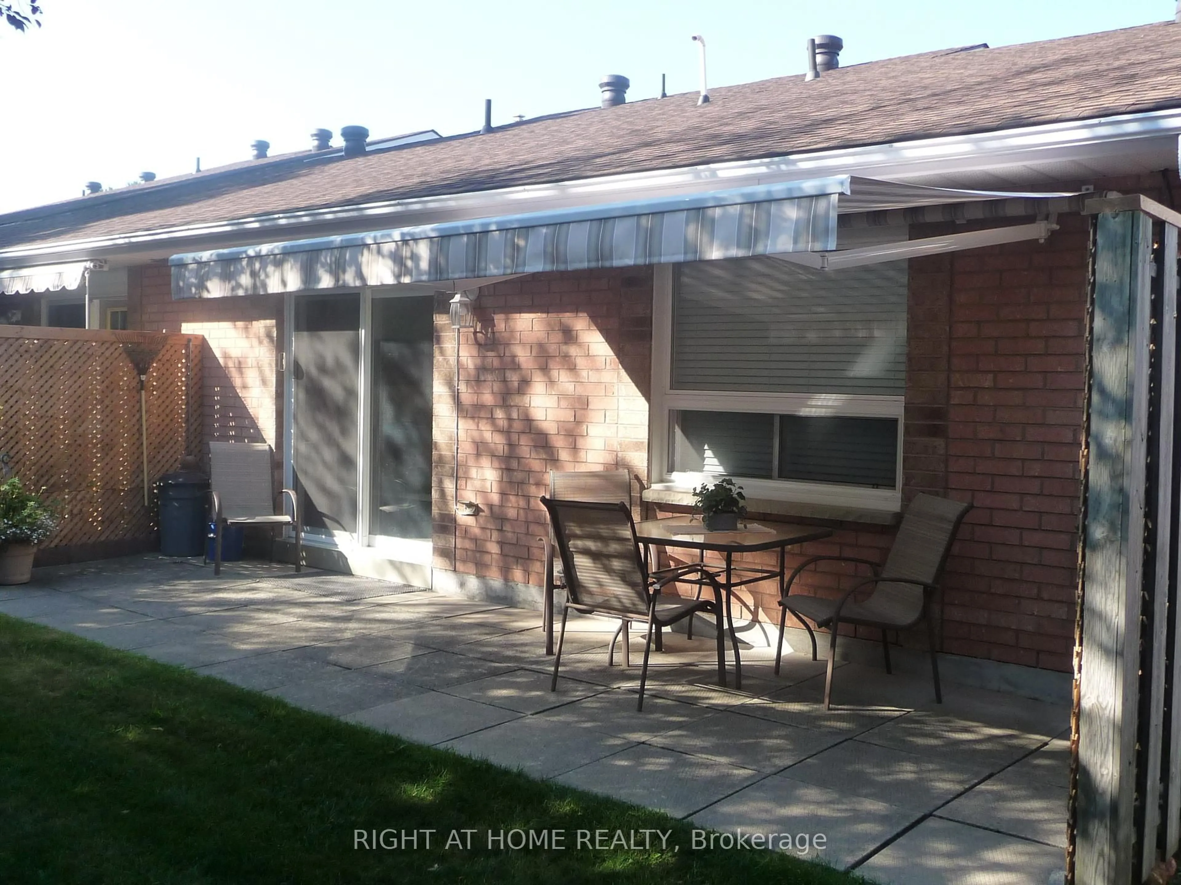 Patio, street for 696 King St #17, Midland Ontario L4R 5B5