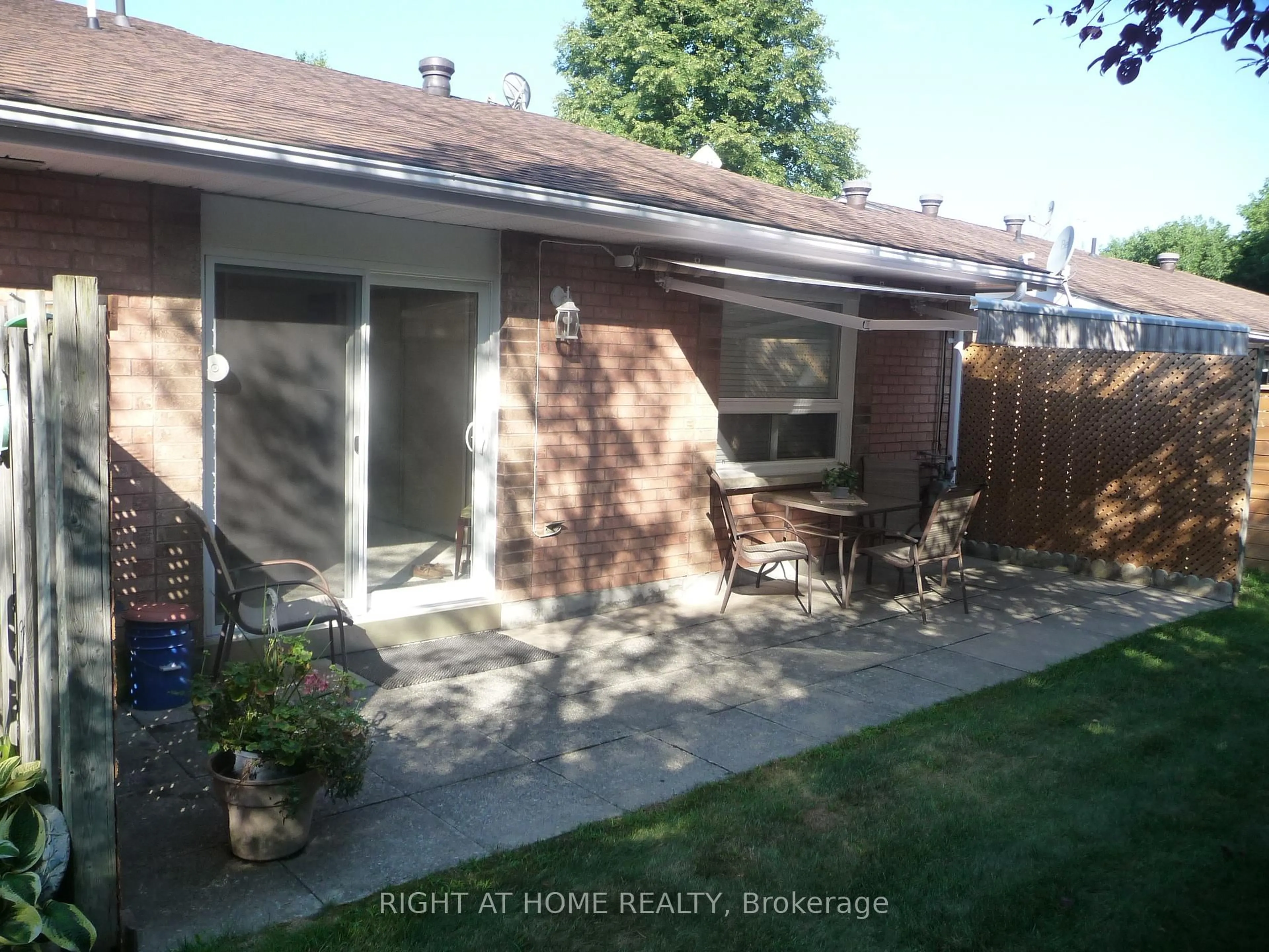 Unknown for 696 King St #17, Midland Ontario L4R 5B5
