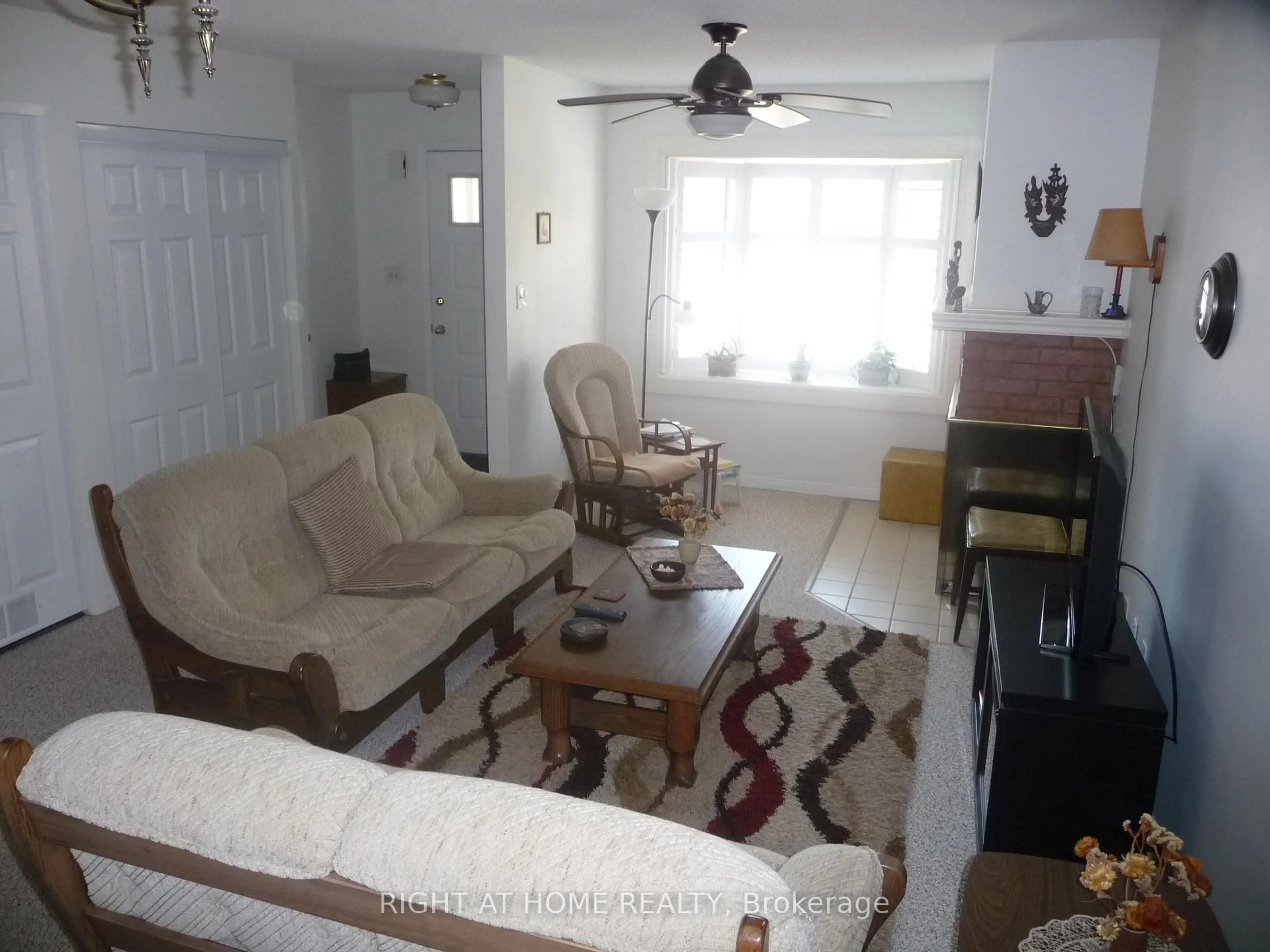 Living room with furniture, unknown for 696 King St #17, Midland Ontario L4R 5B5