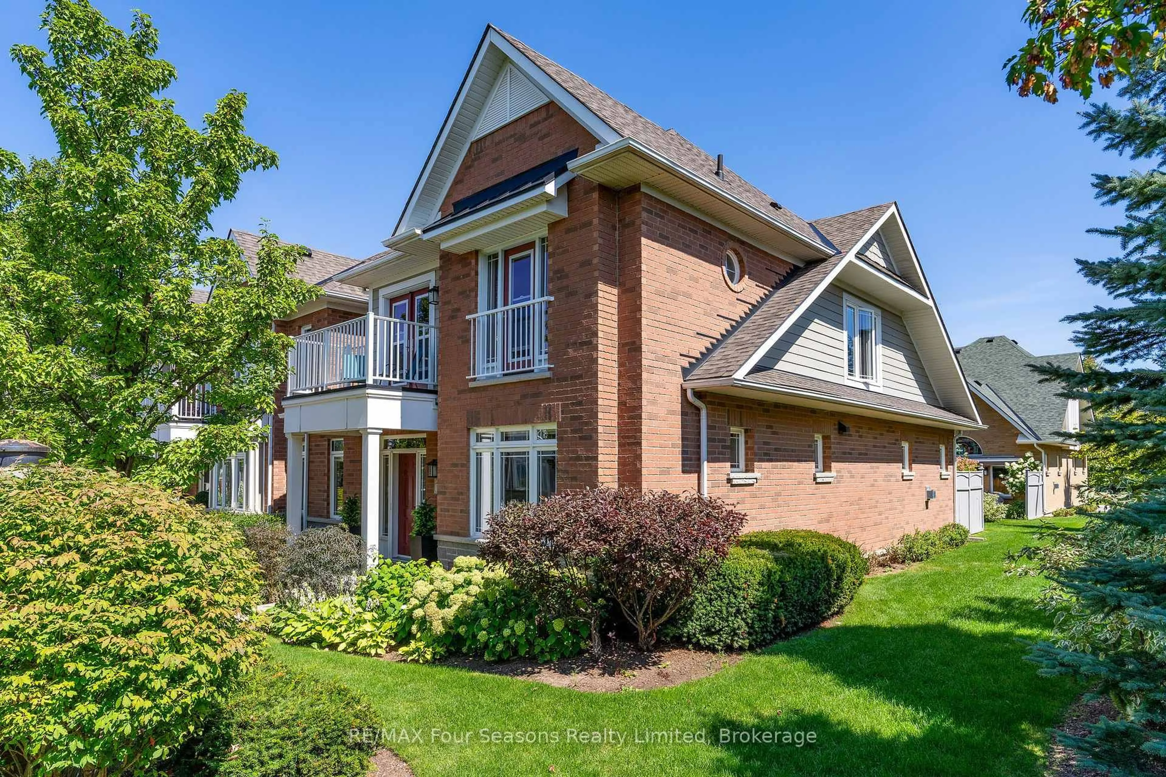 Home with brick exterior material, street for 13 Westmount Mews, Collingwood Ontario L9Y 0J9