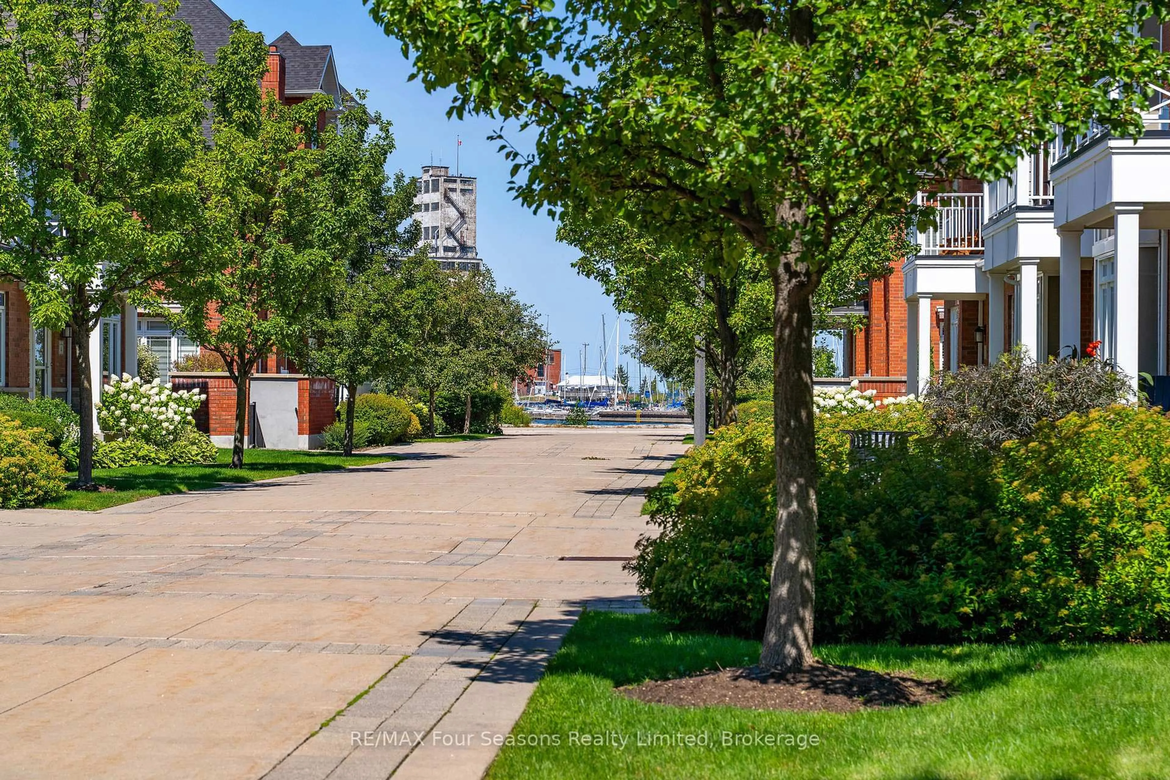 Patio, street for 13 Westmount Mews, Collingwood Ontario L9Y 0J9
