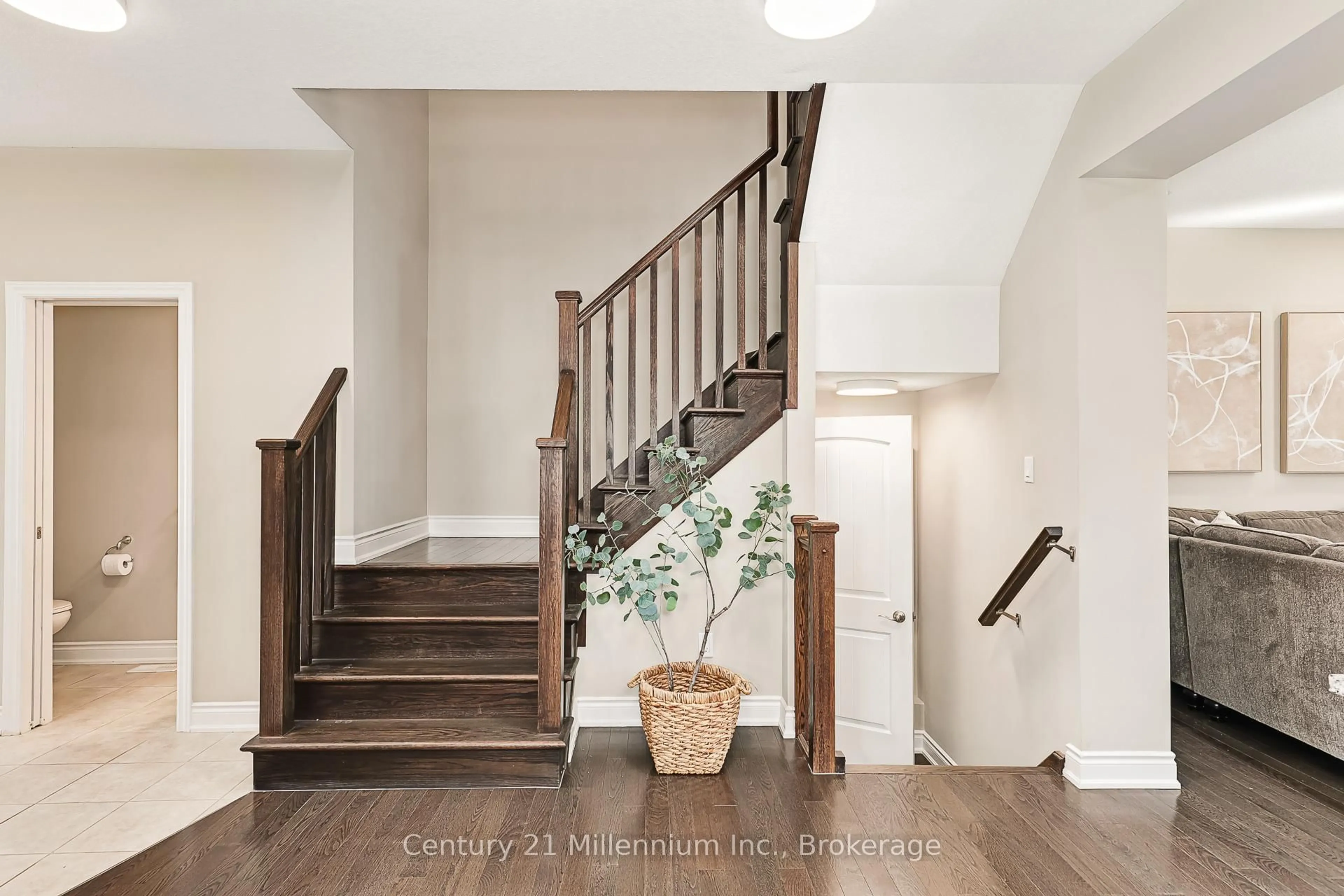 Indoor entryway for 133 CONSERVATION Way, Collingwood Ontario L9Y 0G9