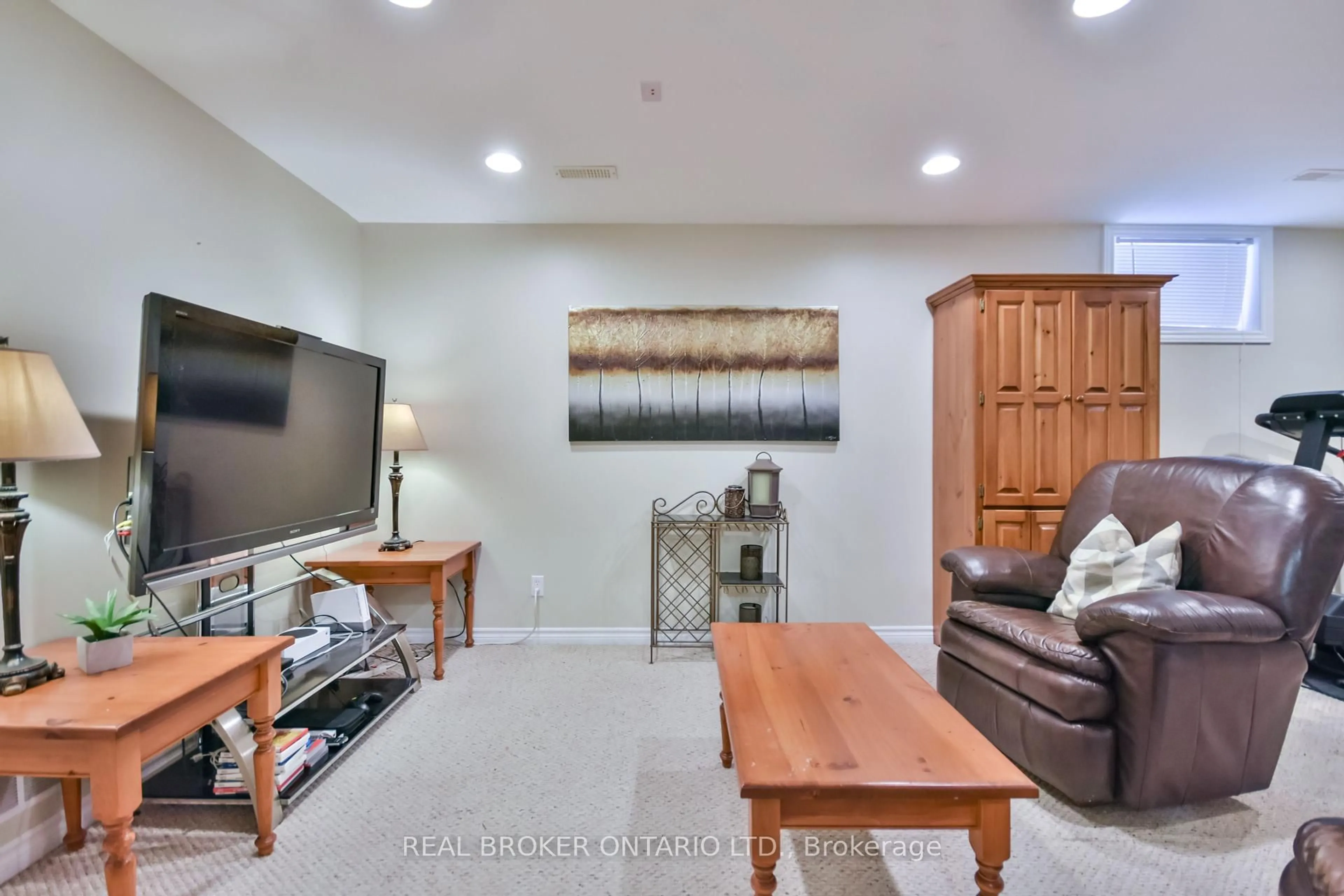 Living room with furniture, unknown for 210 Pringle Dr, Barrie Ontario L4N 0P5