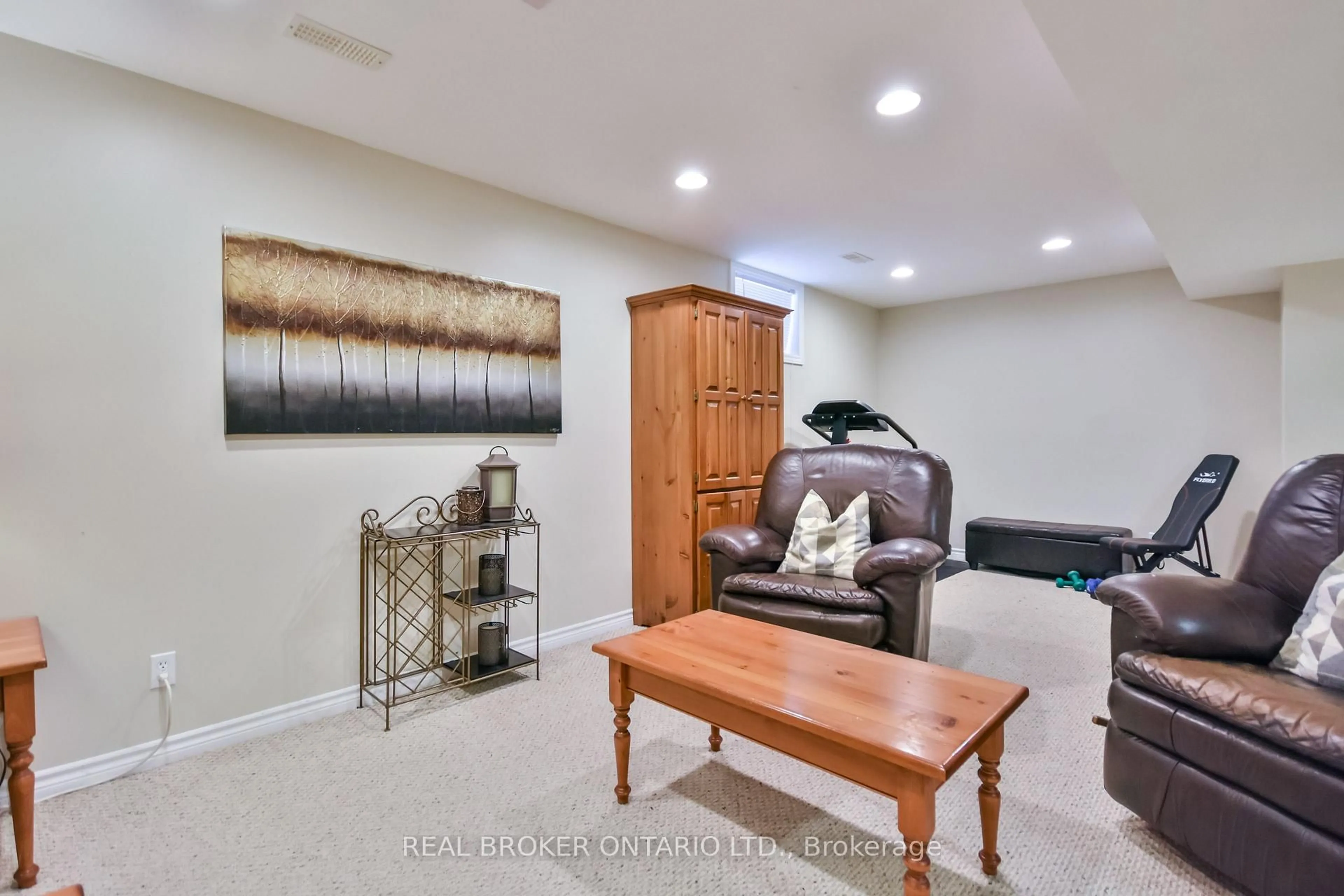 Living room with furniture, unknown for 210 Pringle Dr, Barrie Ontario L4N 0P5