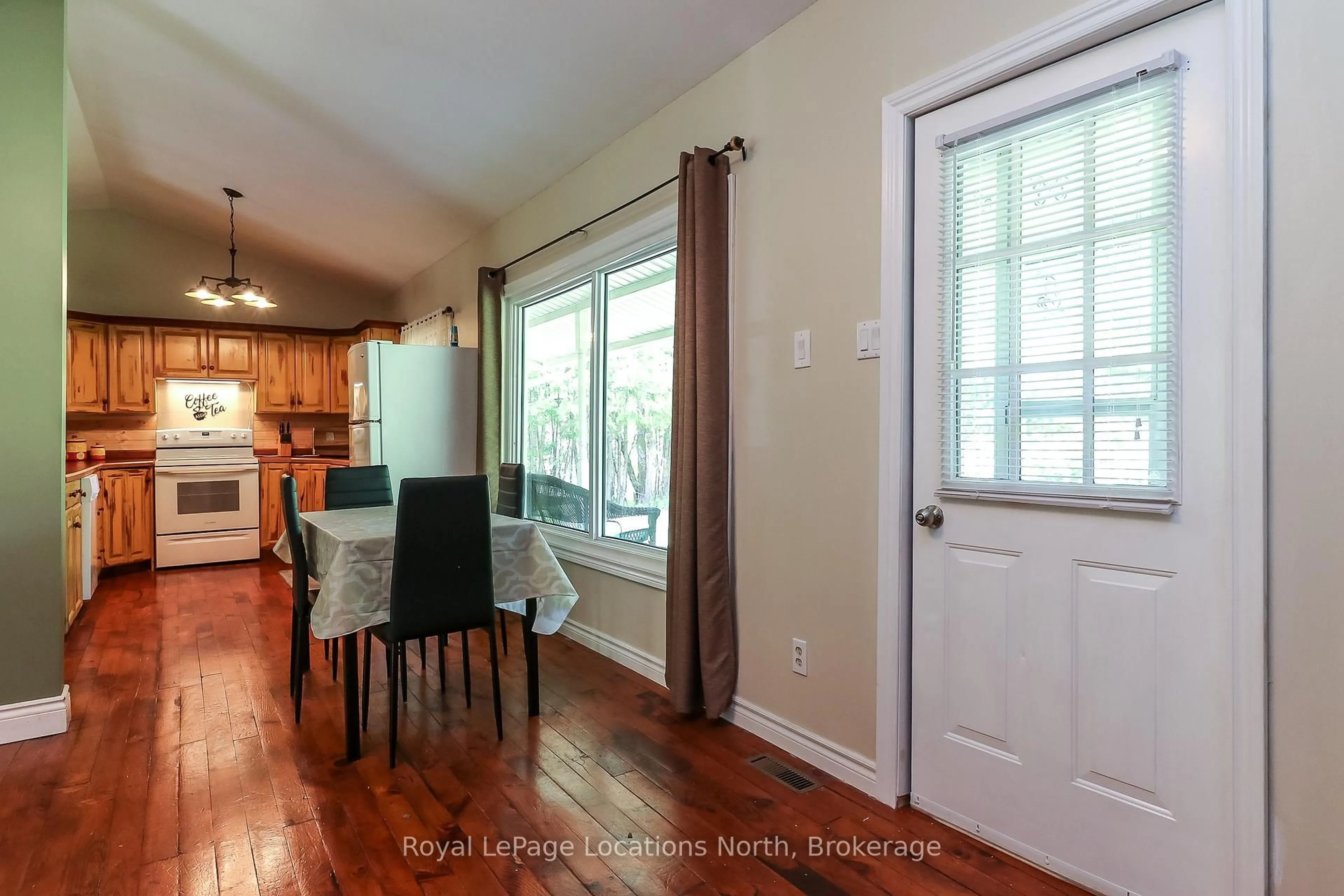 Open concept kitchen, wood/laminate floor for 2198 Champlain Rd, Tiny Ontario L9M 0C4