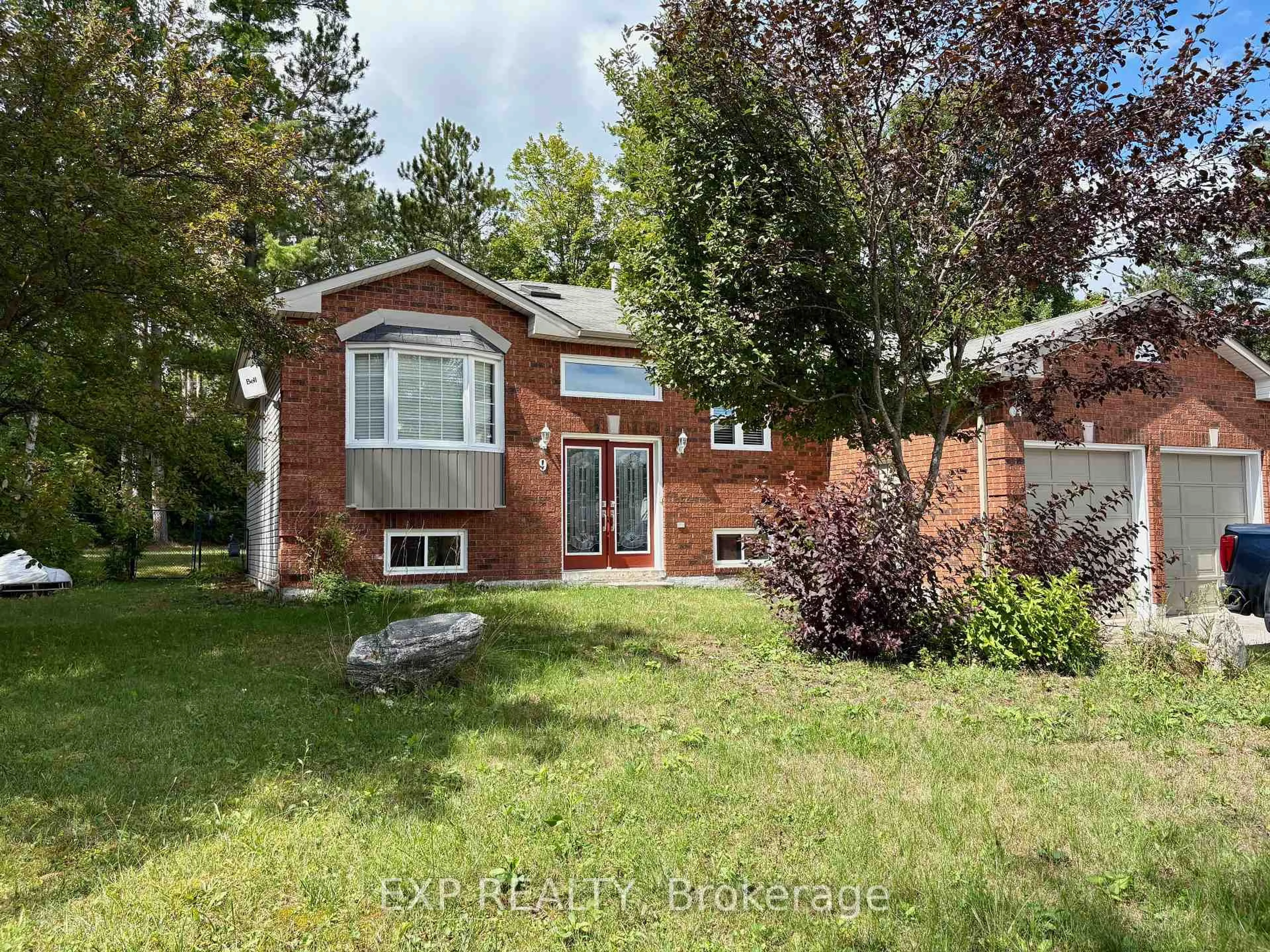 Home with brick exterior material, street for 9 Birdie Crt, Wasaga Beach Ontario L9Z 1C1