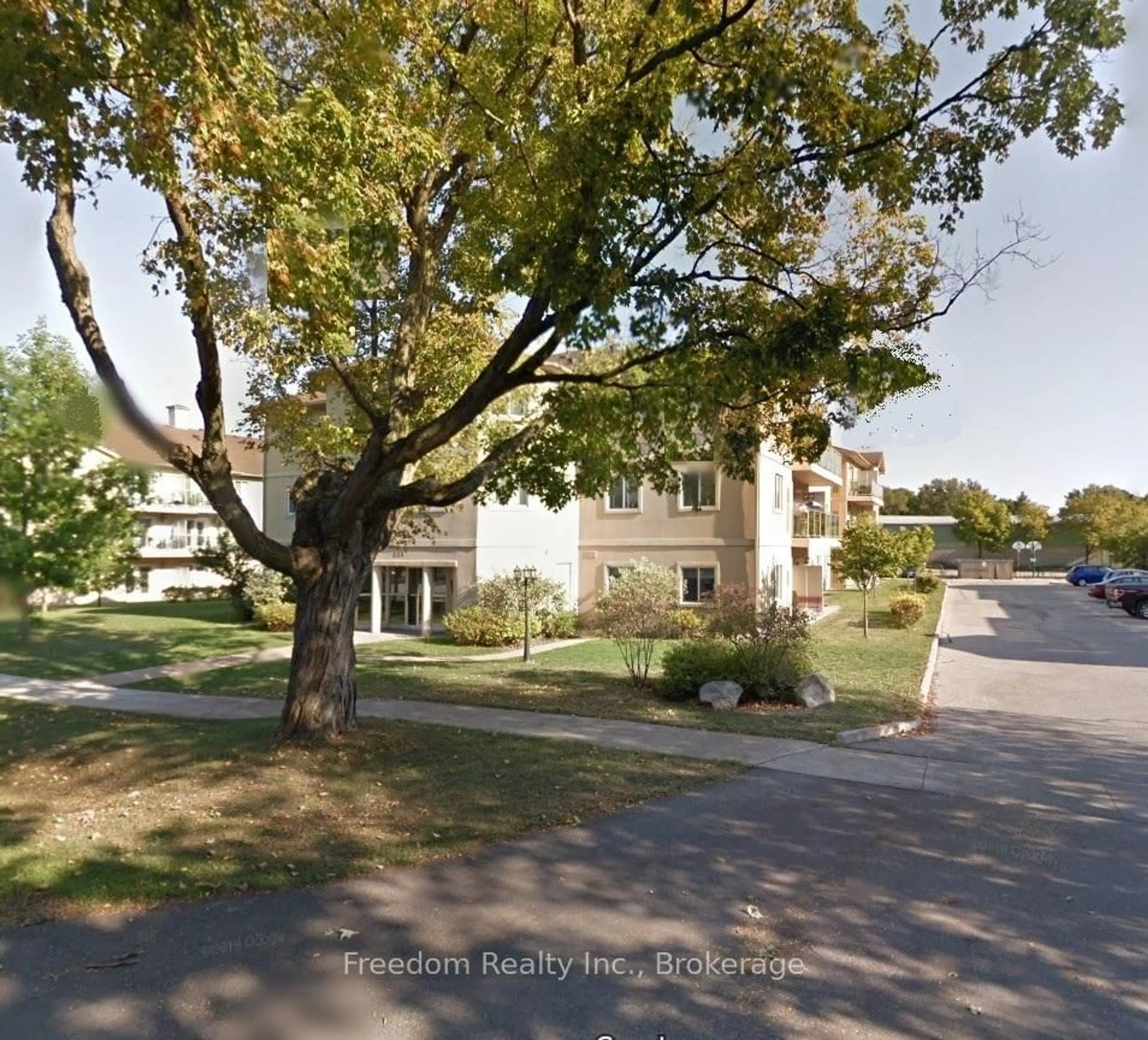 Blurry image for 115 Bond St #107, Orillia Ontario L3V 1J7