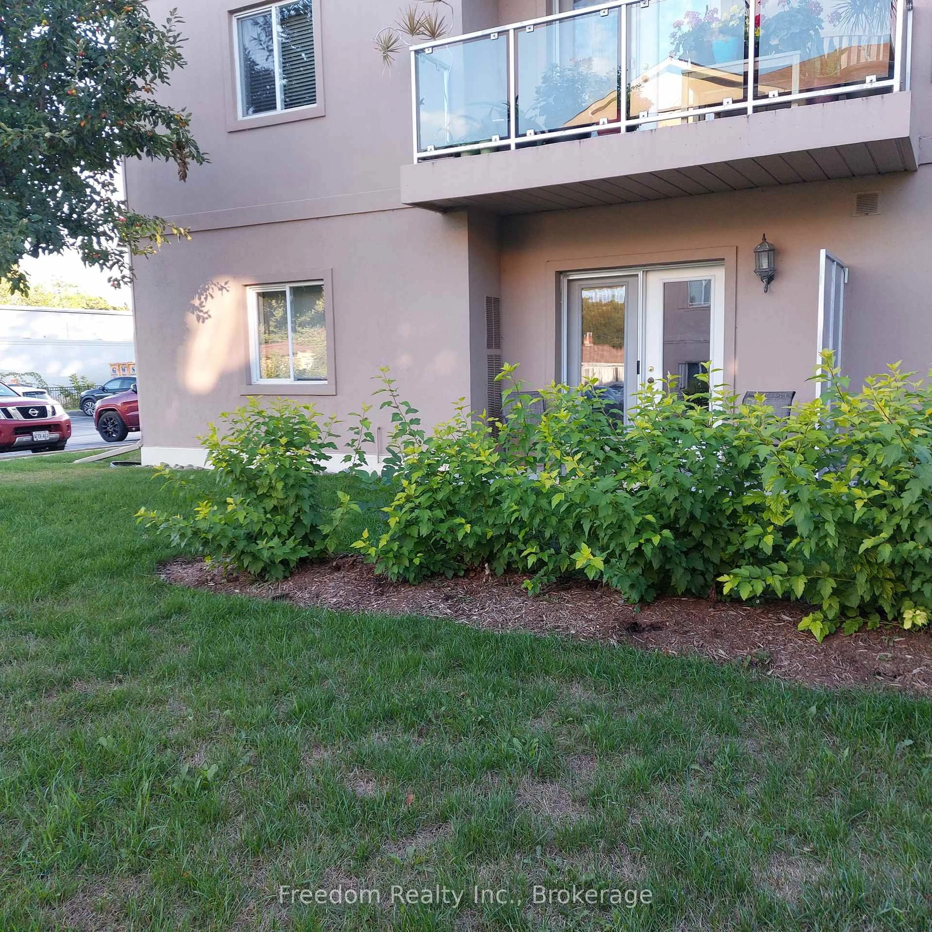 Patio, street for 115 Bond St #107, Orillia Ontario L3V 1J7