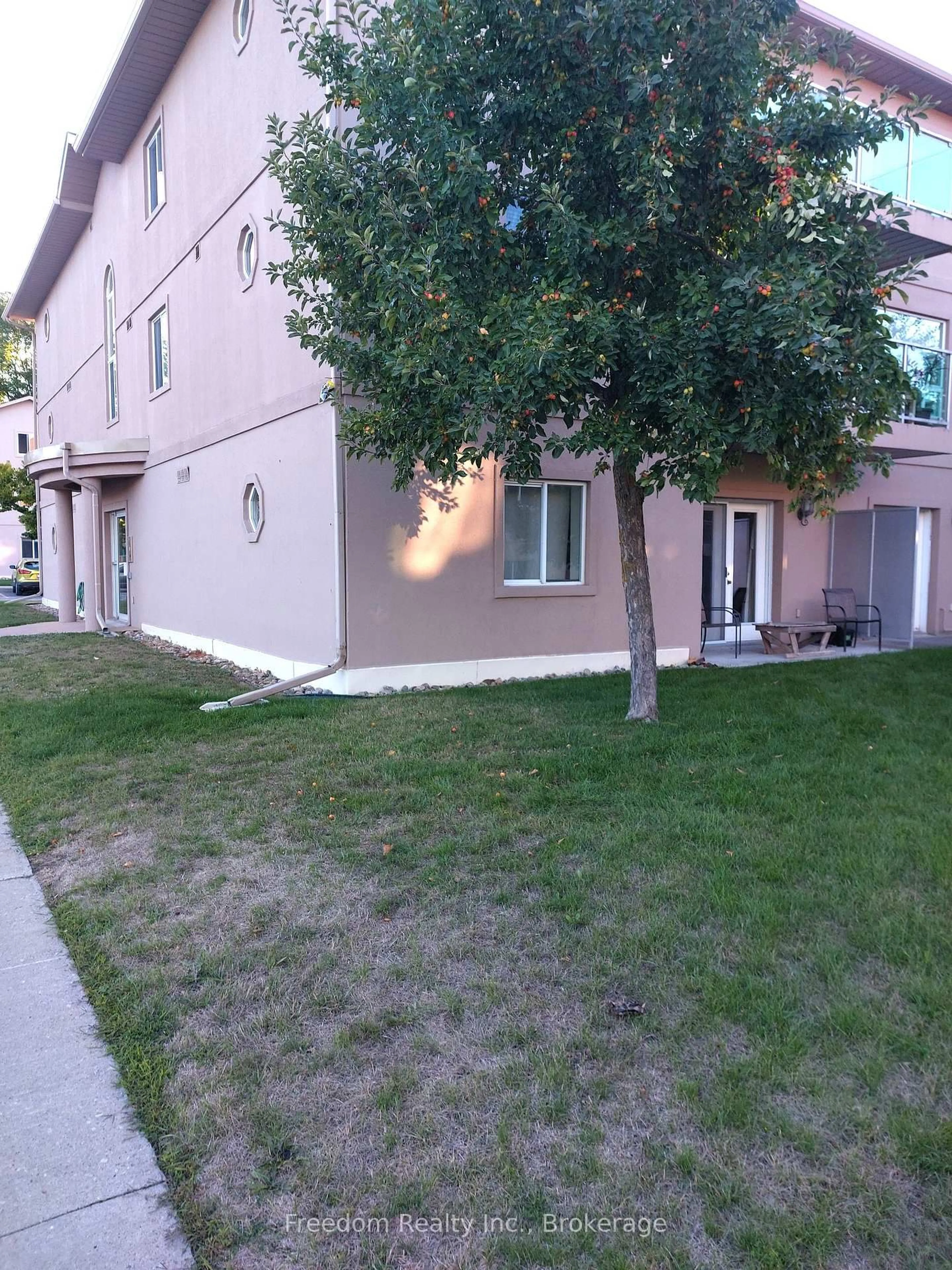 Patio, street for 115 Bond St #107, Orillia Ontario L3V 1J7