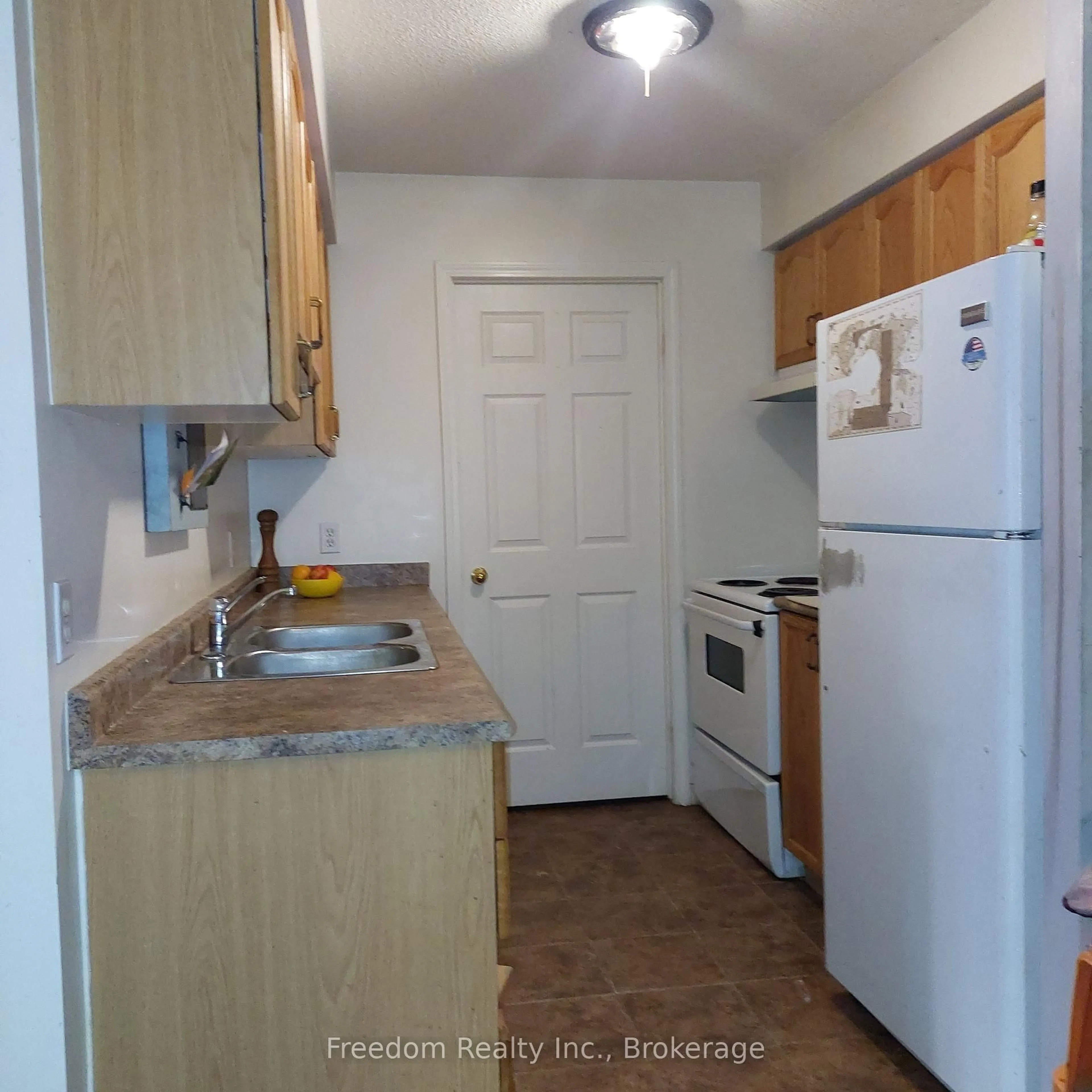 Standard kitchen, unknown for 115 Bond St #107, Orillia Ontario L3V 1J7