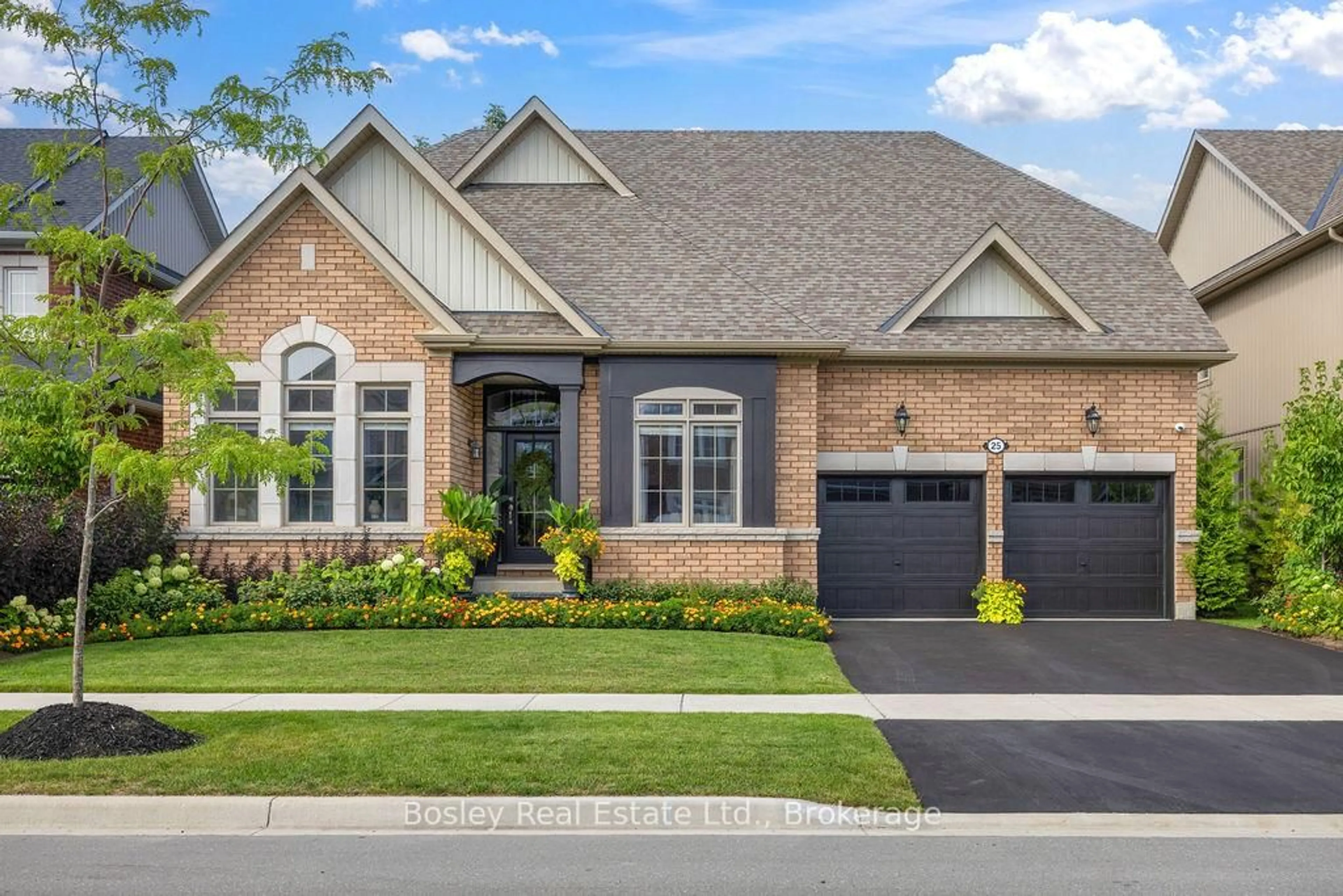 Home with brick exterior material, street for 25 Mclean Ave, Collingwood Ontario L9Y 3V2