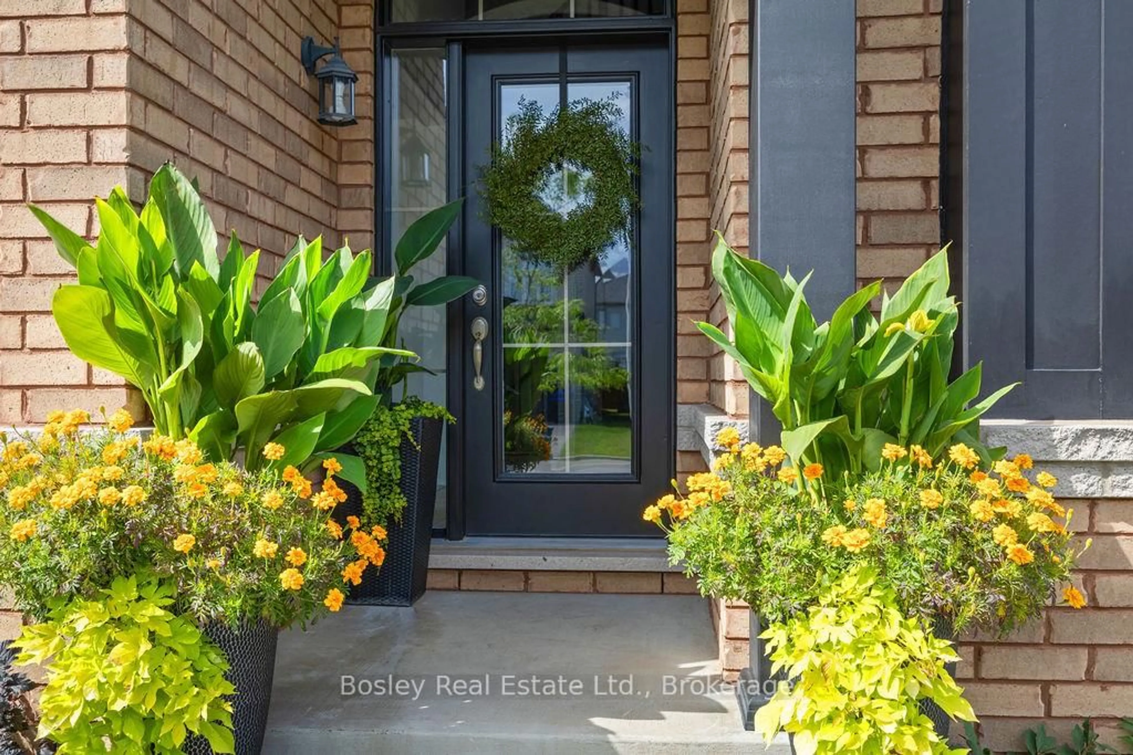 Indoor entryway for 25 Mclean Ave, Collingwood Ontario L9Y 3V2