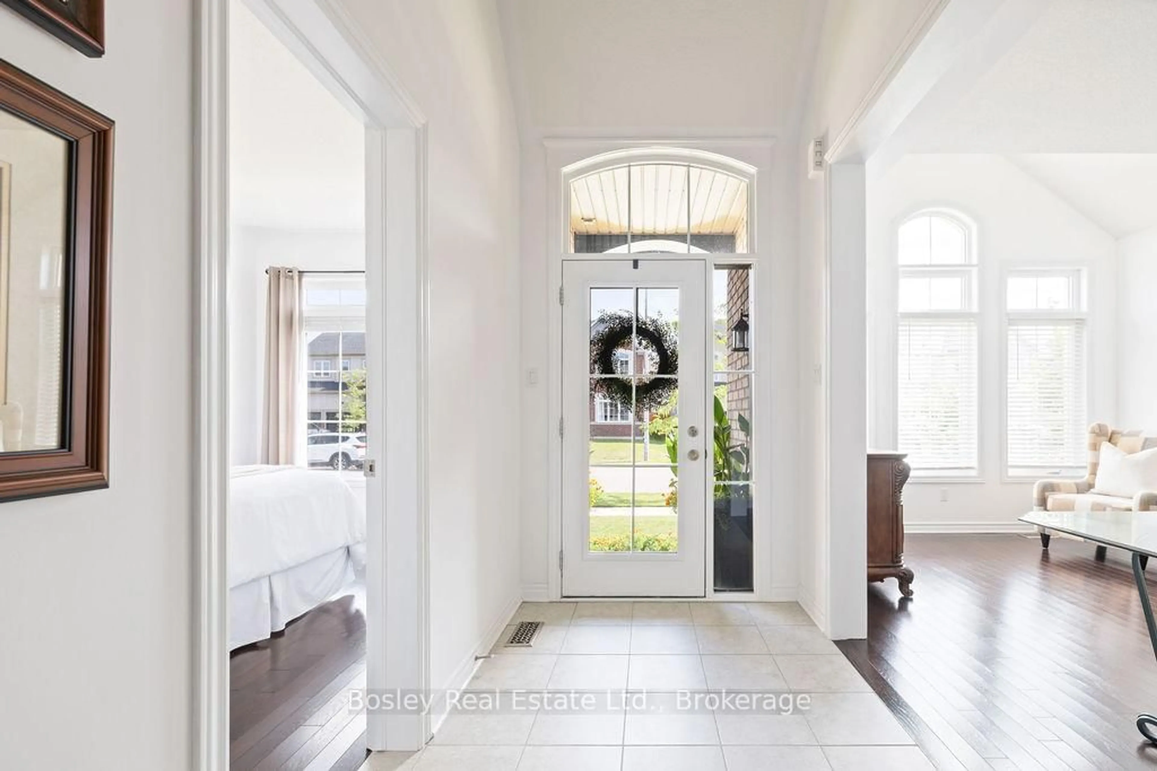 Indoor entryway for 25 Mclean Ave, Collingwood Ontario L9Y 3V2