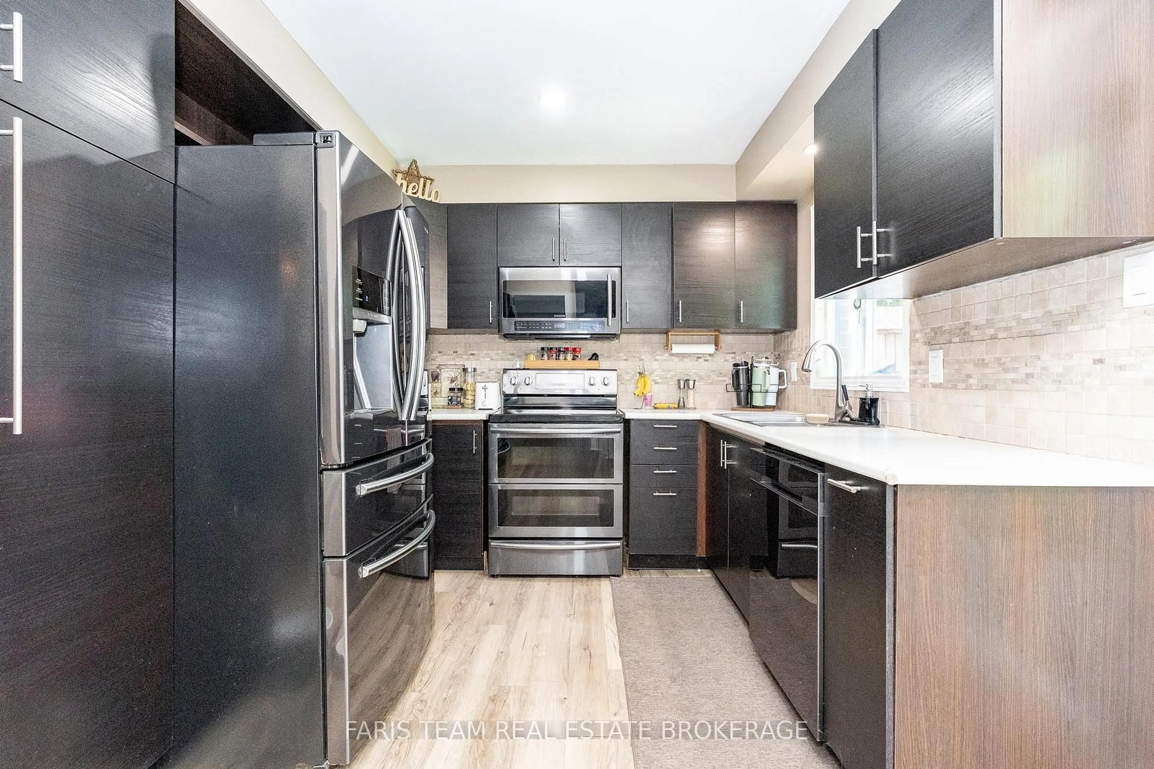 Contemporary kitchen, unknown for 72 Livingstone St, Barrie Ontario L4N 7J1