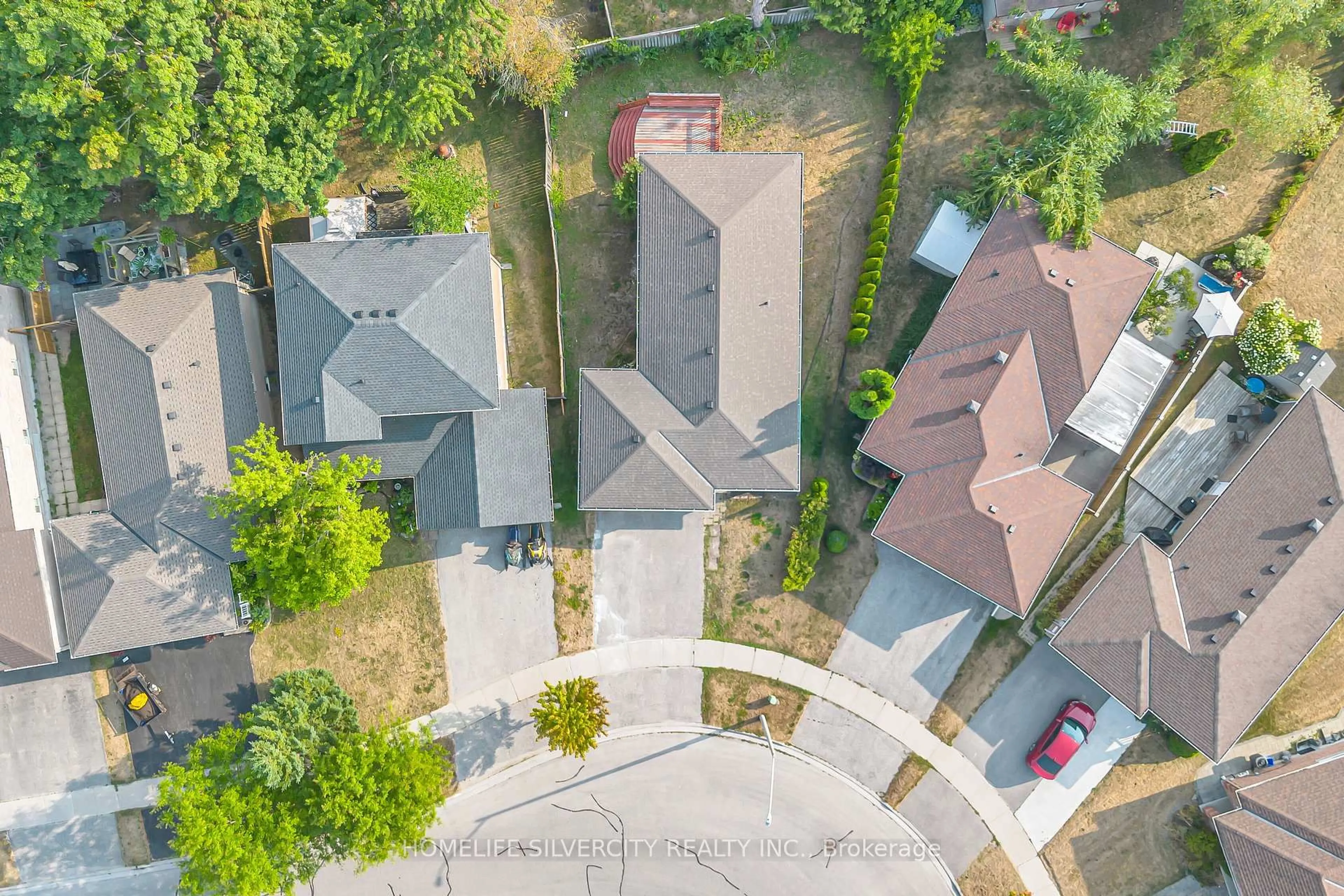A pic from outside/outdoor area/front of a property/back of a property/a pic from drone, street for 17 Sydenham Wells Rd, Barrie Ontario L4M 6R3