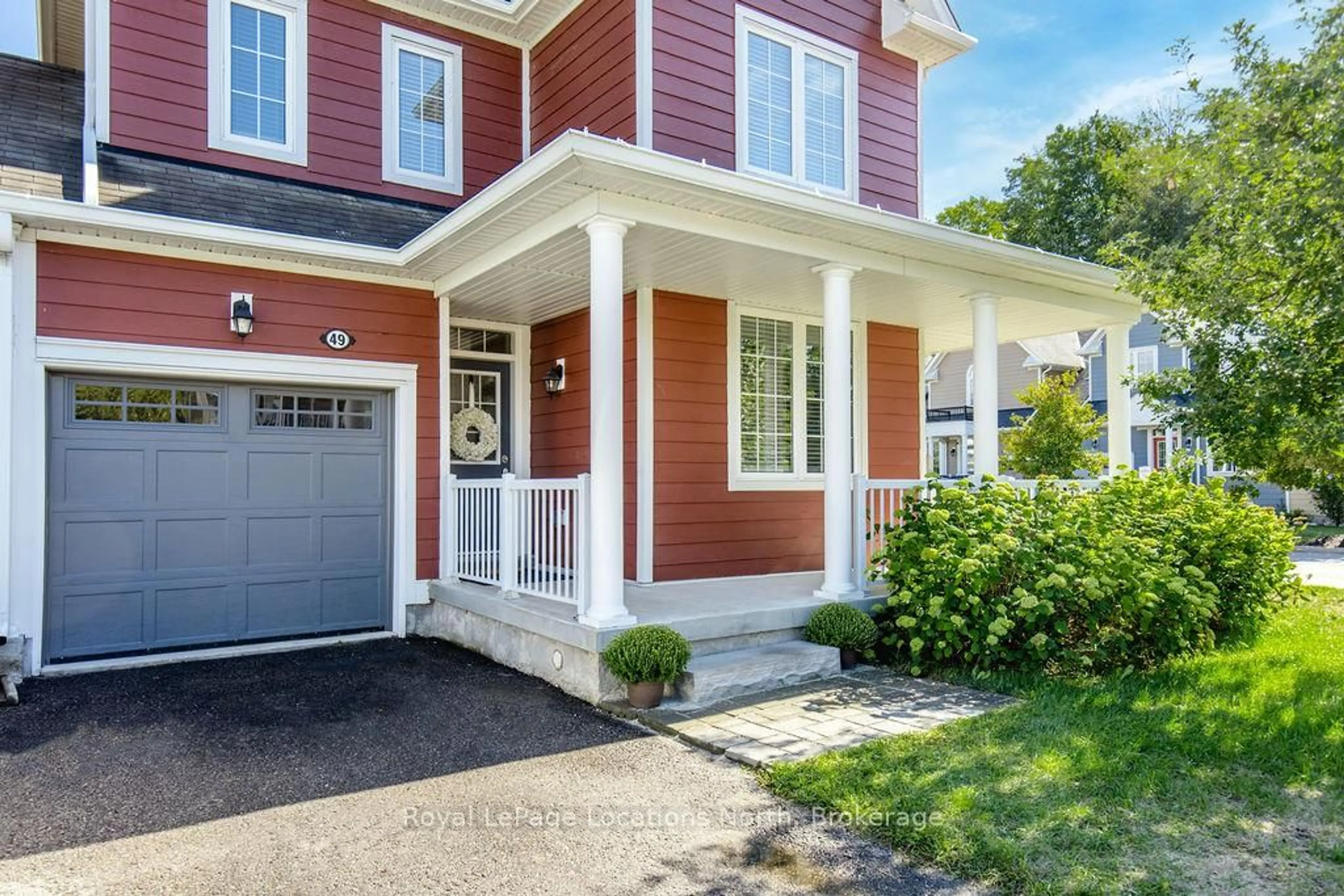 Home with vinyl exterior material, street for 49 Providence Way, Wasaga Beach Ontario L9Z 0G3