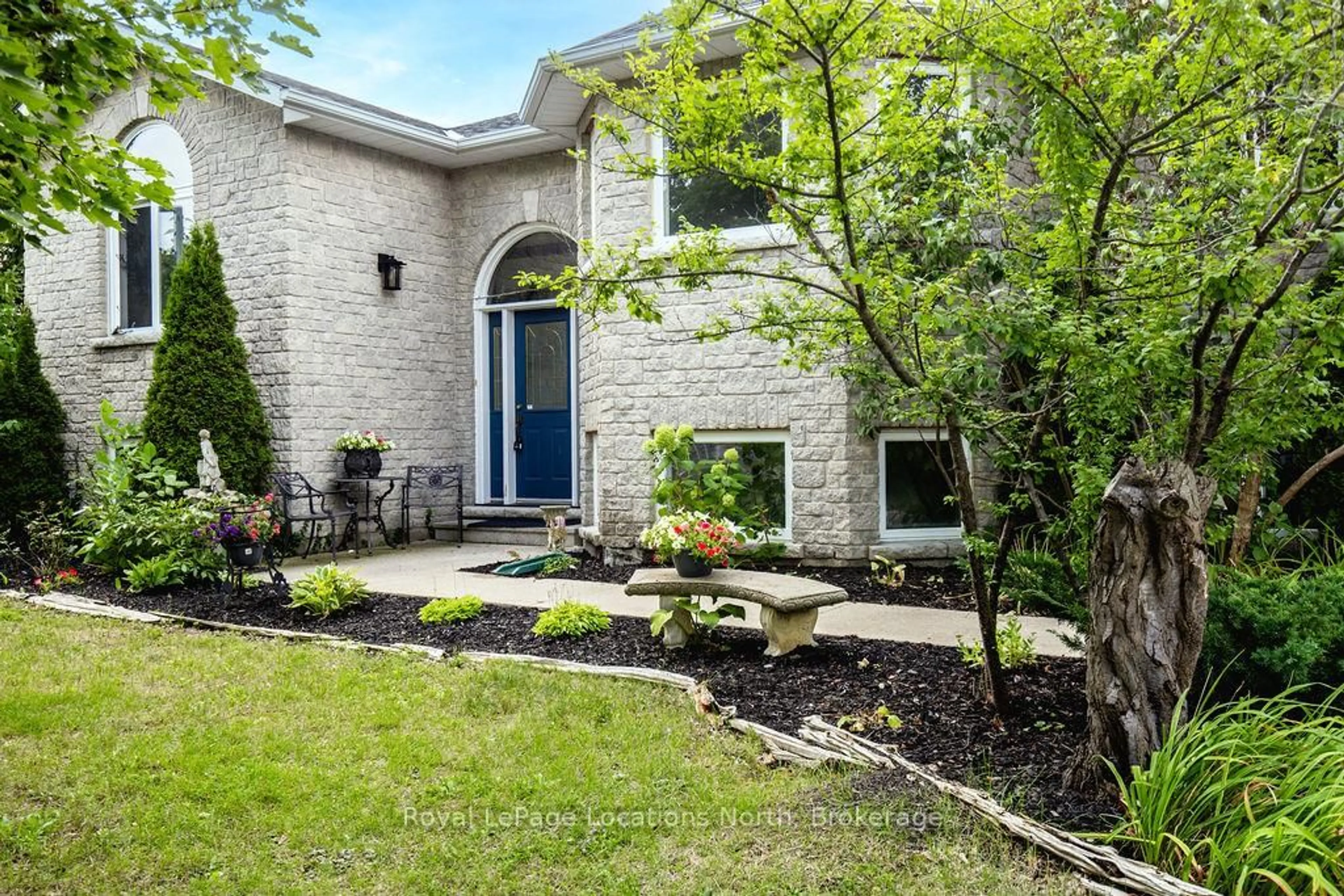 Home with brick exterior material, street for 42 CLUB Crt, Wasaga Beach Ontario L9Z 1M4