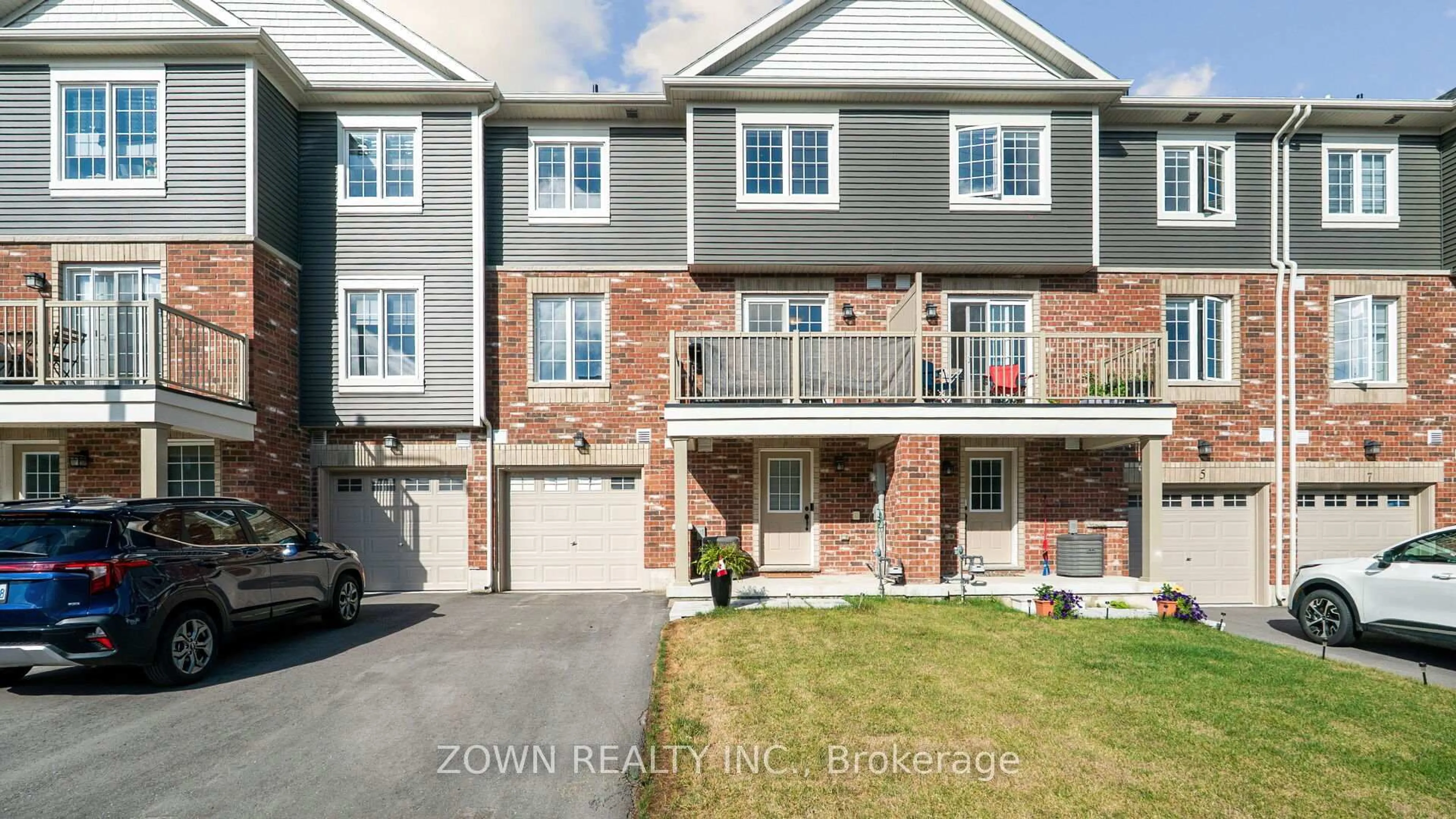 Home with brick exterior material, street for 3 Silo Mews, Barrie Ontario L9J 0V4