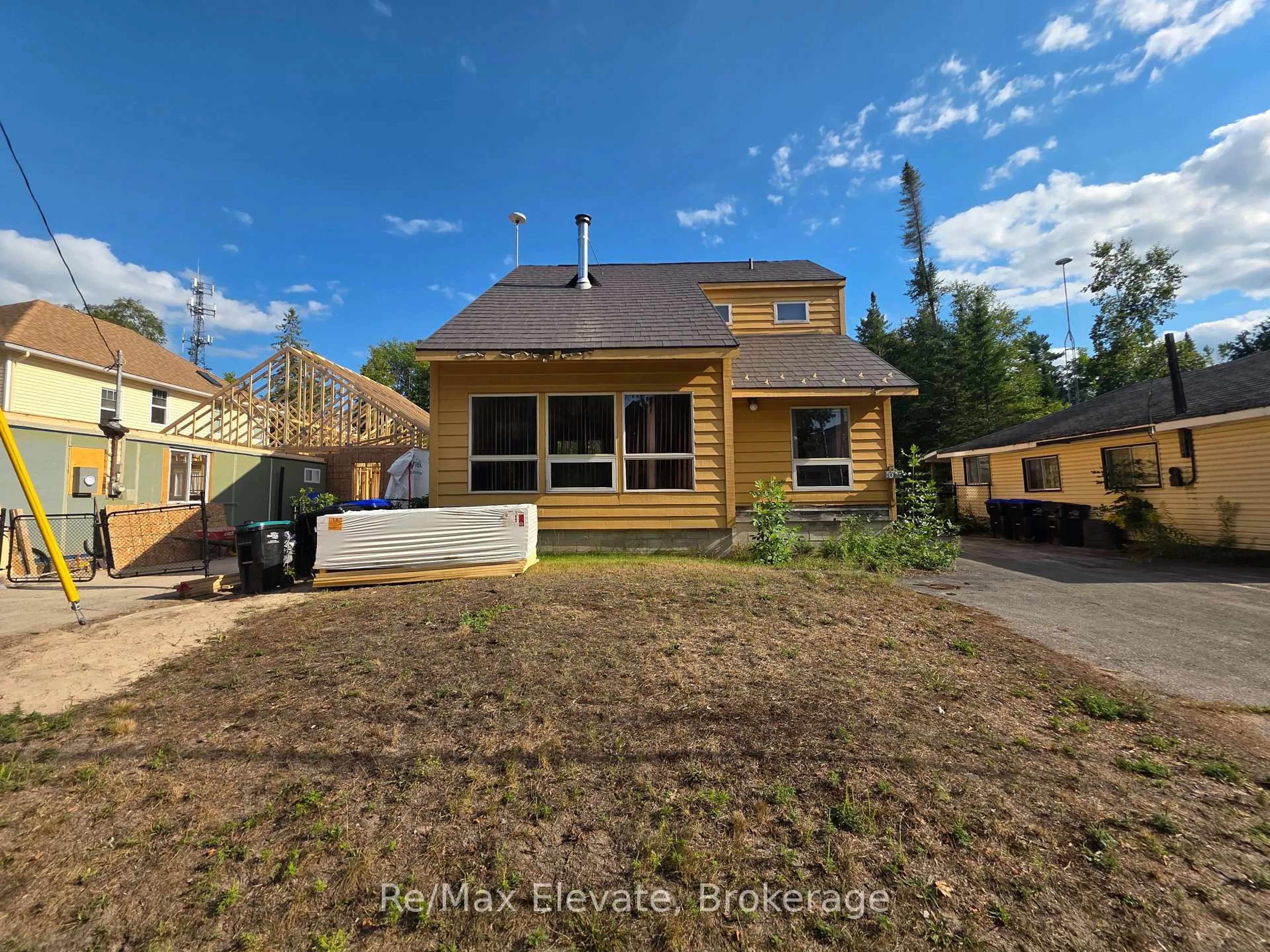 A pic from outside/outdoor area/front of a property/back of a property/a pic from drone, street for 1679 Shore Lane, Wasaga Beach Ontario L9Z 1W4