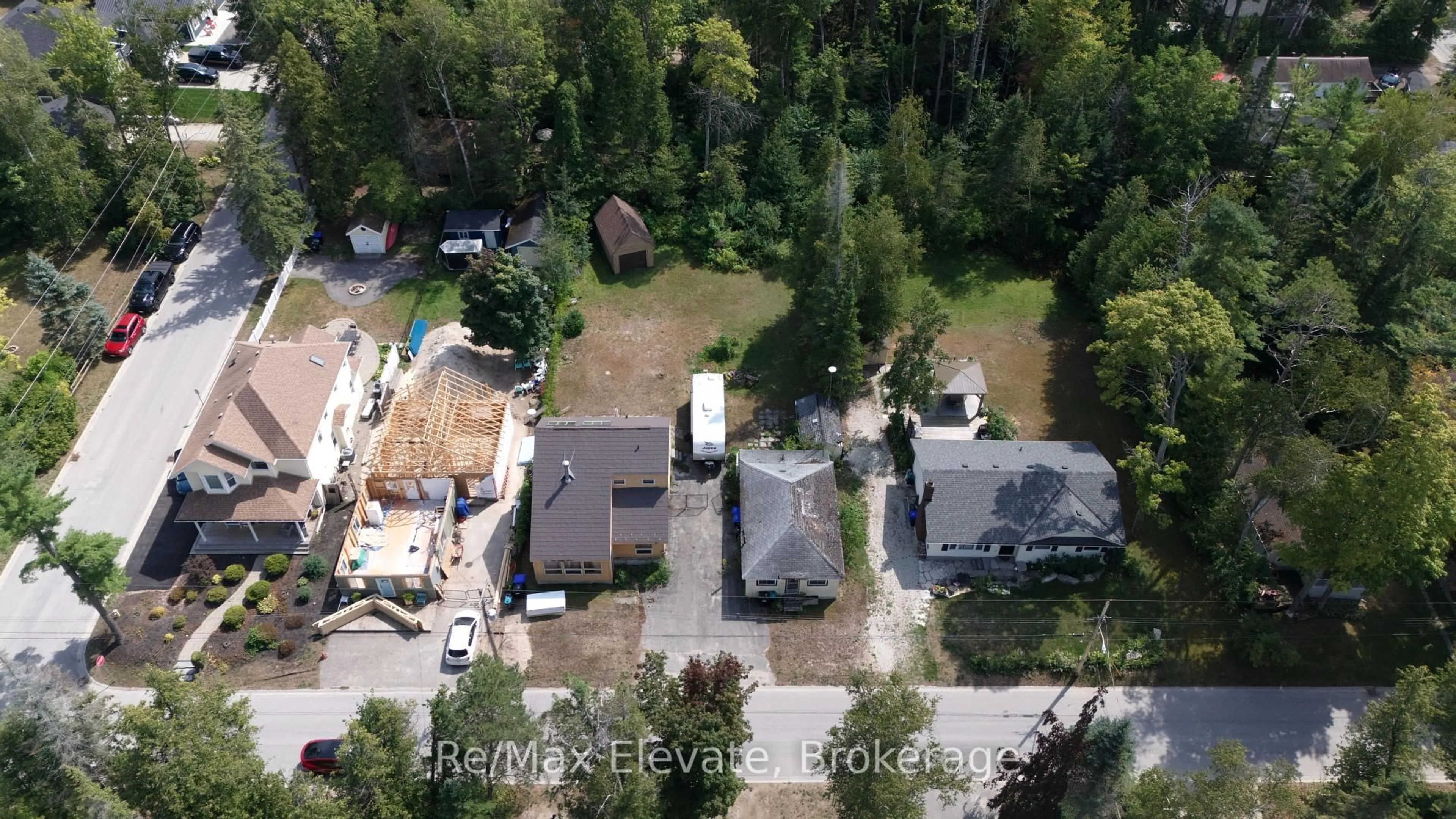 A pic from outside/outdoor area/front of a property/back of a property/a pic from drone, unknown for 1683 Shore Lane, Wasaga Beach Ontario L9Z 1W4