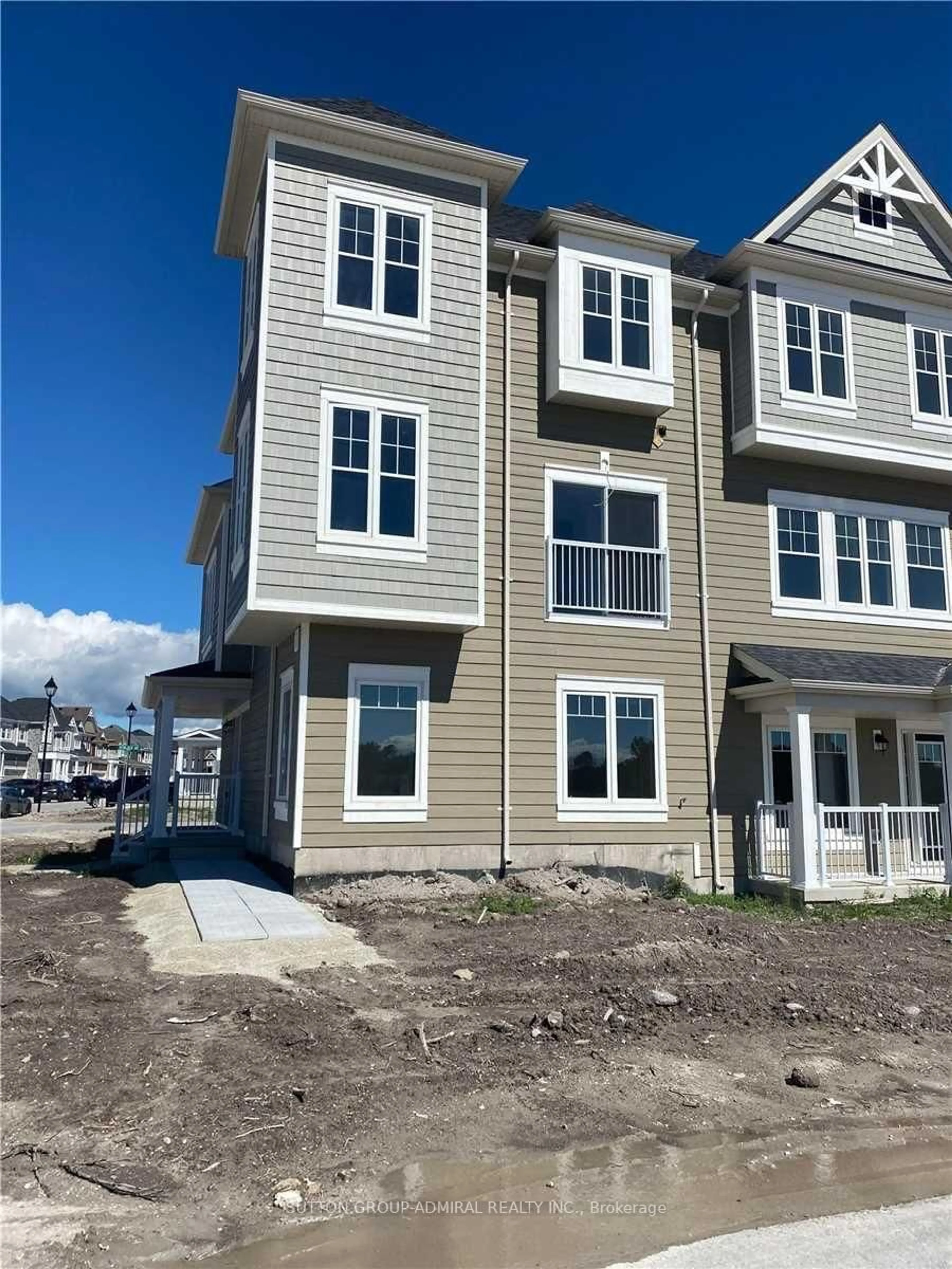 Home with vinyl exterior material, unknown for 138 VILLAGE GATE Dr, Wasaga Beach Ontario L9Z 0J7