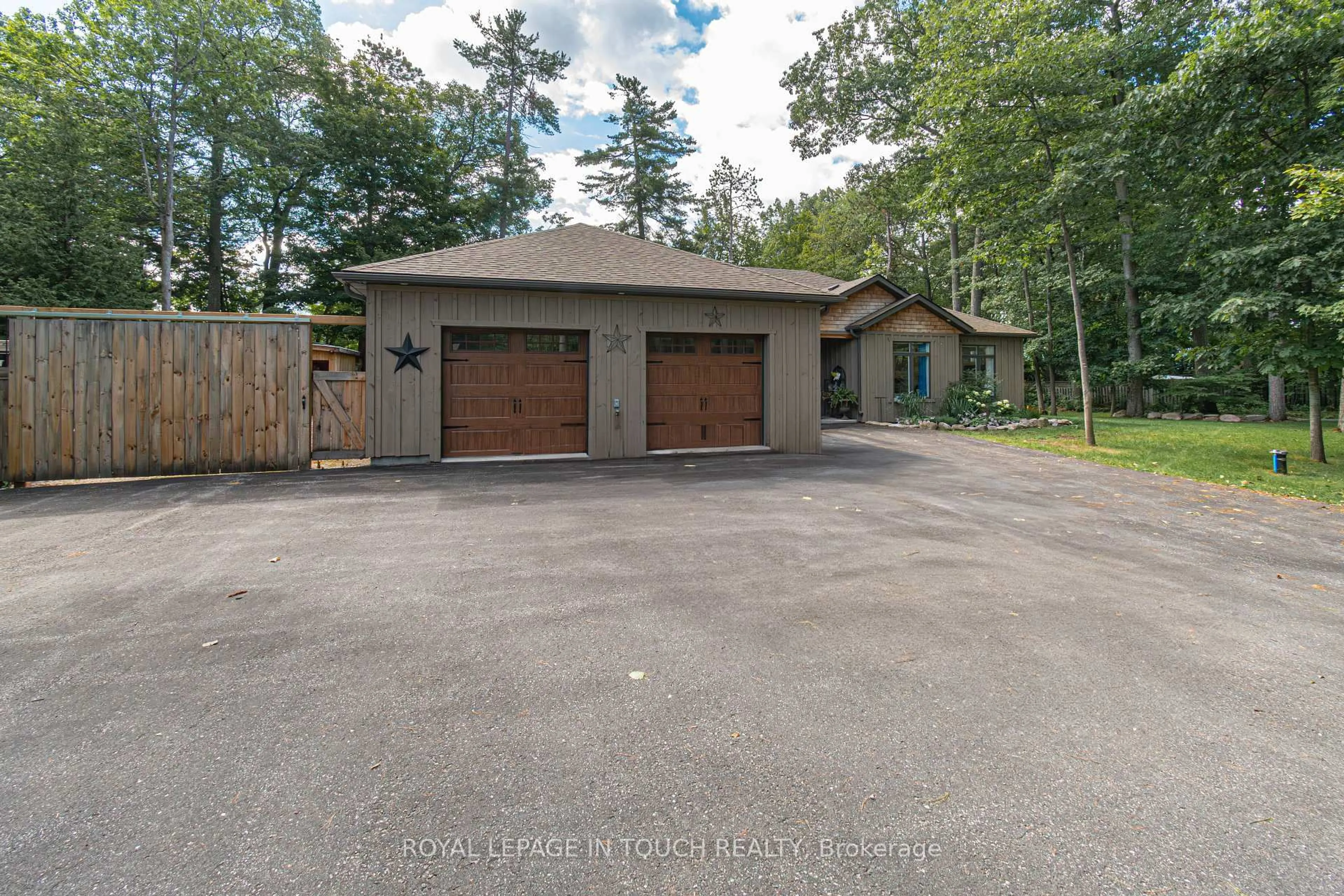 Indoor garage for 1 Spruce St, Tiny Ontario L0L 1P0
