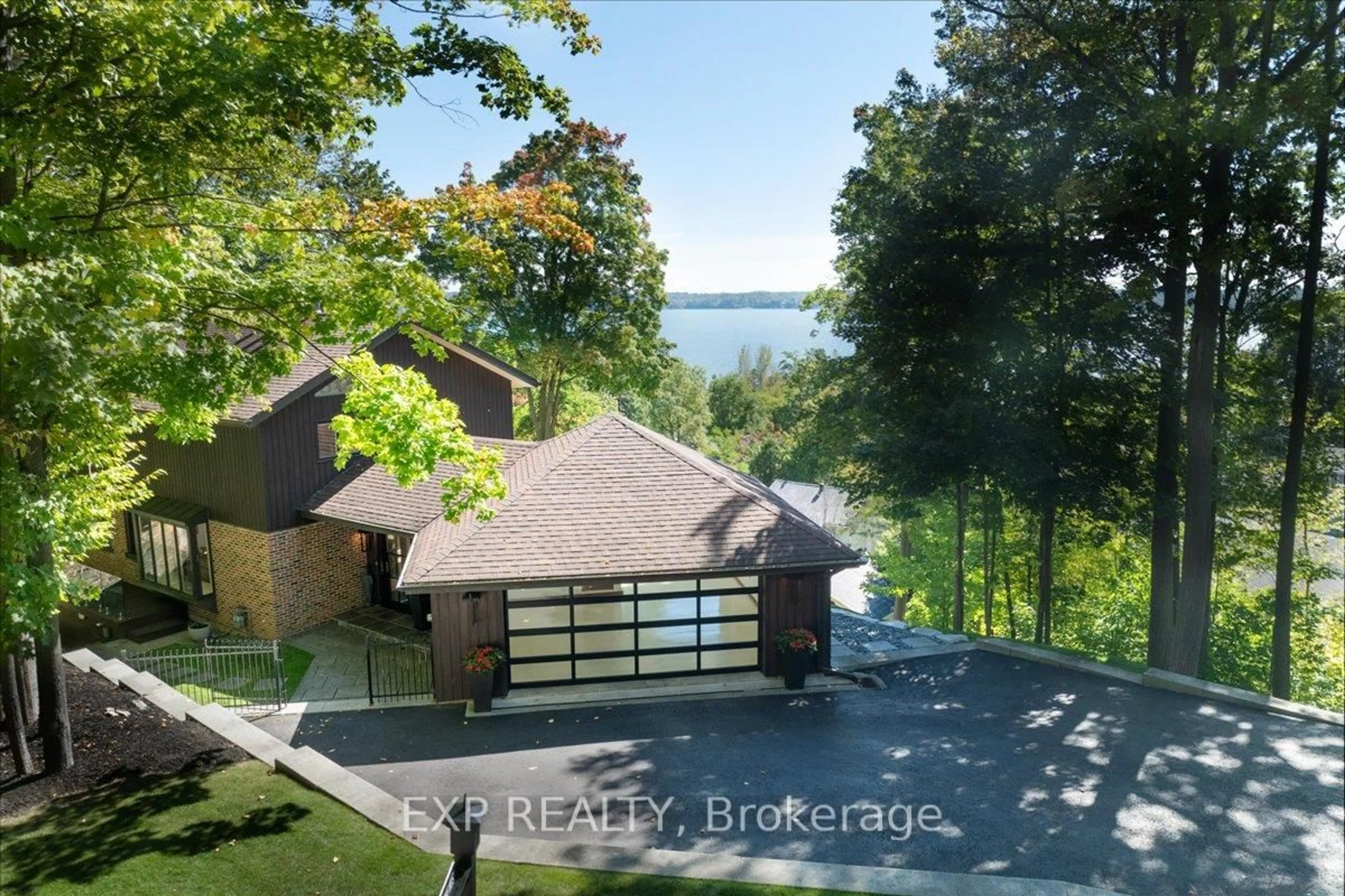 A pic from outside/outdoor area/front of a property/back of a property/a pic from drone, water/lake/river/ocean view for 11 Crestwood Dr, Barrie Ontario L4M 4Y8