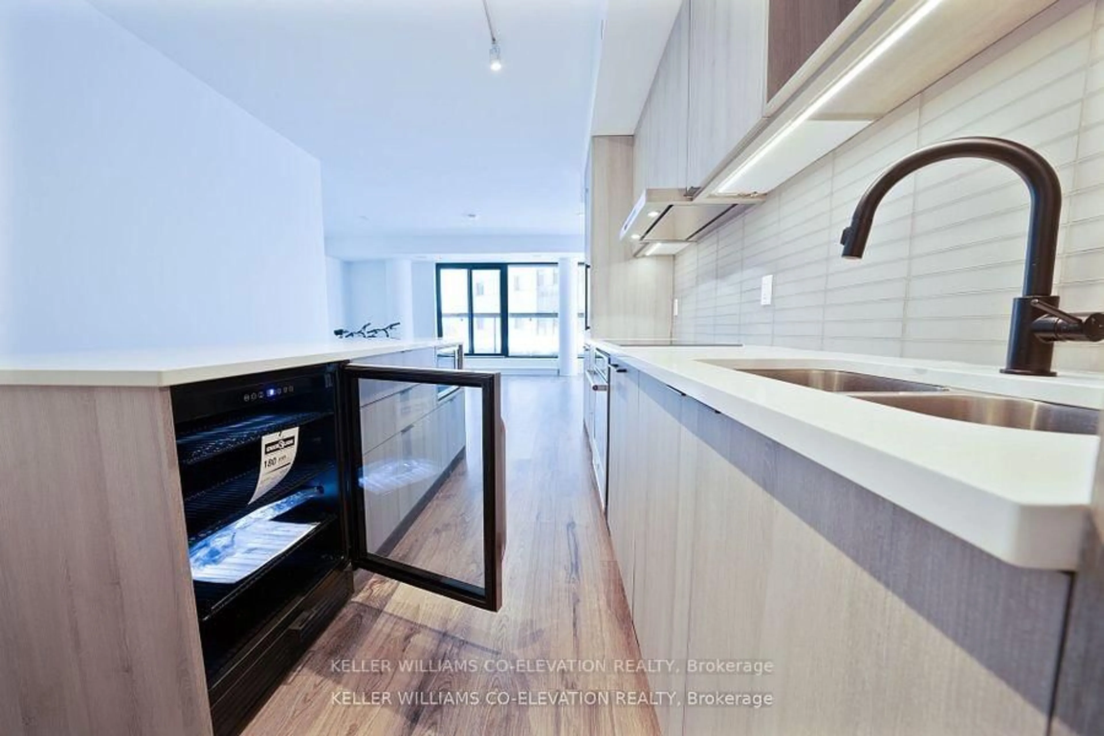 Contemporary kitchen, unknown for 185 Dunlop St #414, Barrie Ontario L4M 1B2