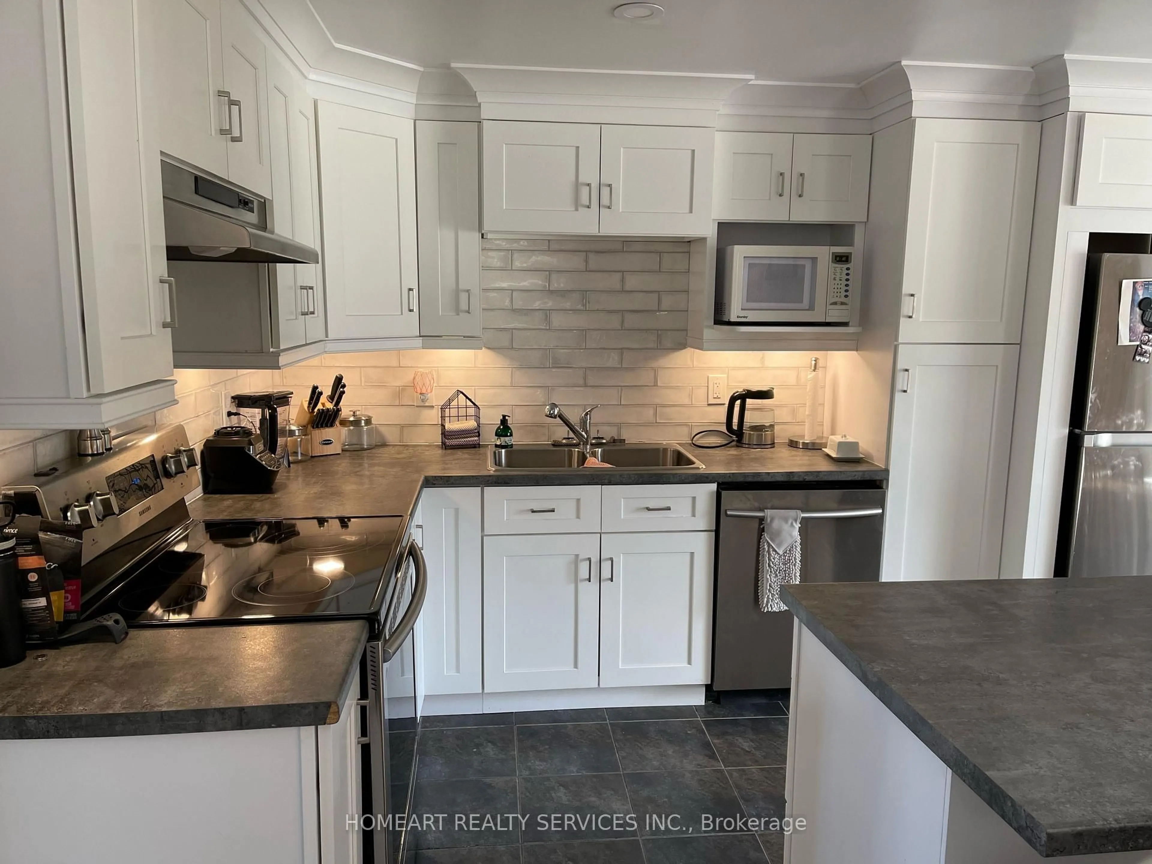 Open concept kitchen, ceramic/tile floor for 11 Srigley St, Barrie Ontario L4N 0L9