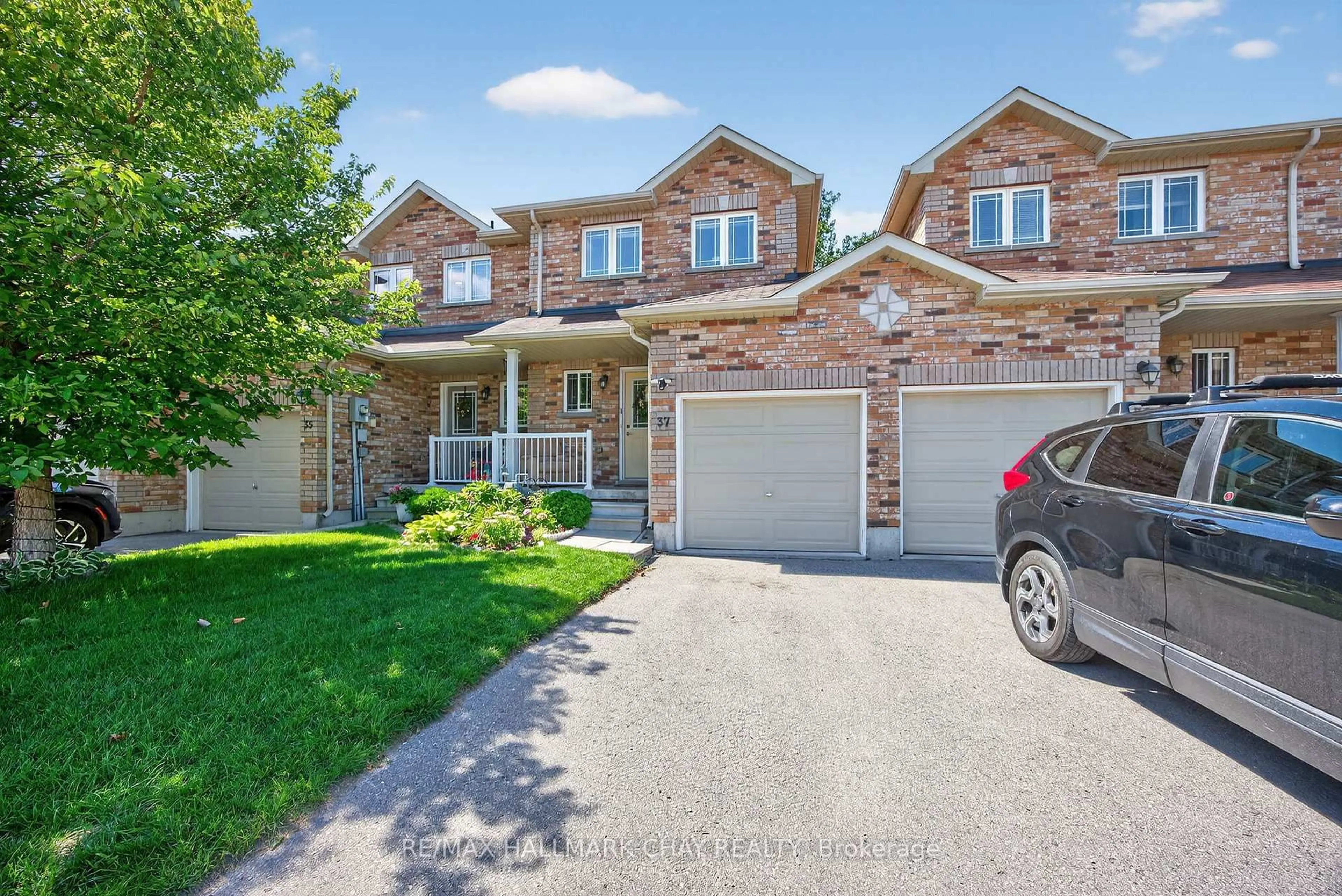 Home with brick exterior material, street for 37 Southwoods Cres #51, Barrie Ontario L4N 9P8