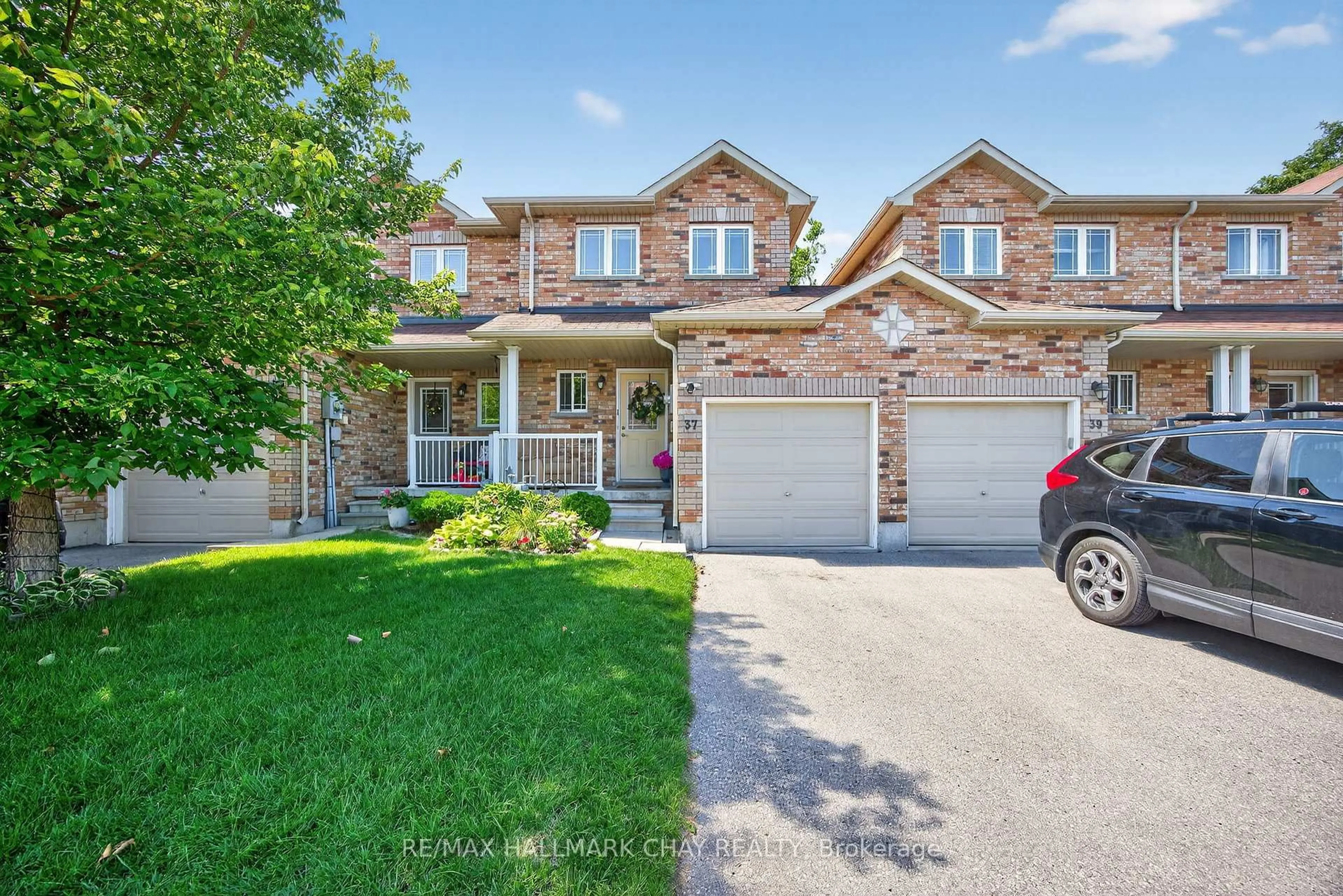 Home with brick exterior material, street for 37 Southwoods Cres #51, Barrie Ontario L4N 9P8