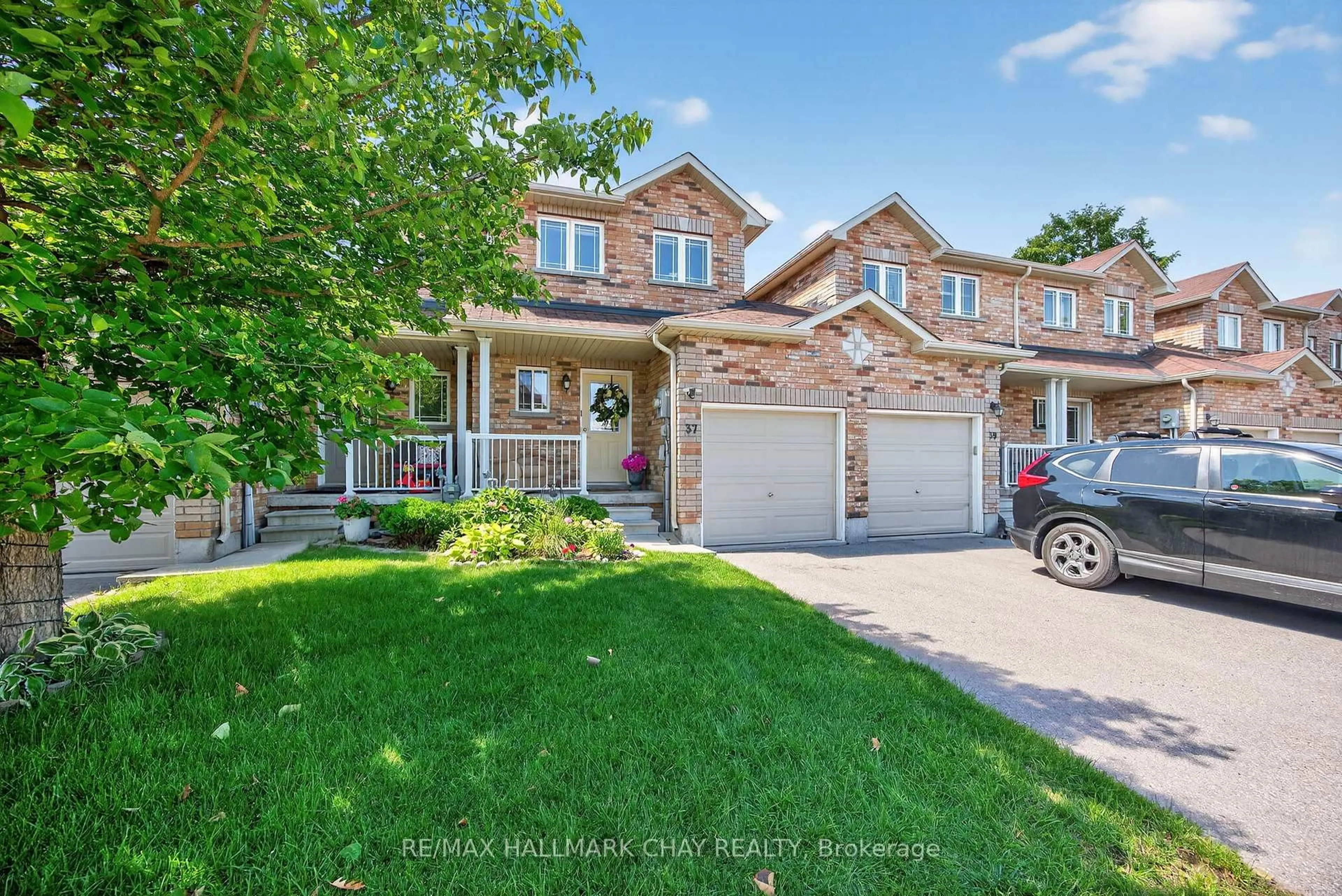 Home with brick exterior material, street for 37 Southwoods Cres #51, Barrie Ontario L4N 9P8