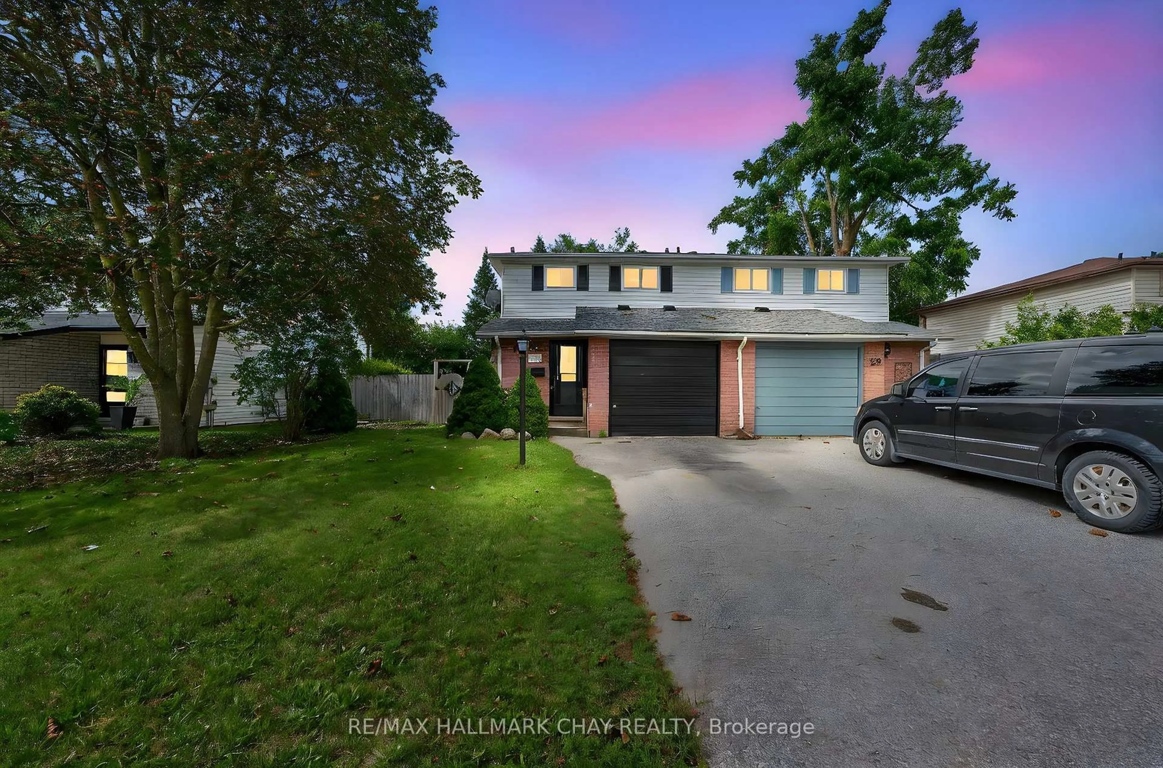 A pic from outside/outdoor area/front of a property/back of a property/a pic from drone, street for 36 Mowat Cres, Barrie Ontario L4N 5B3