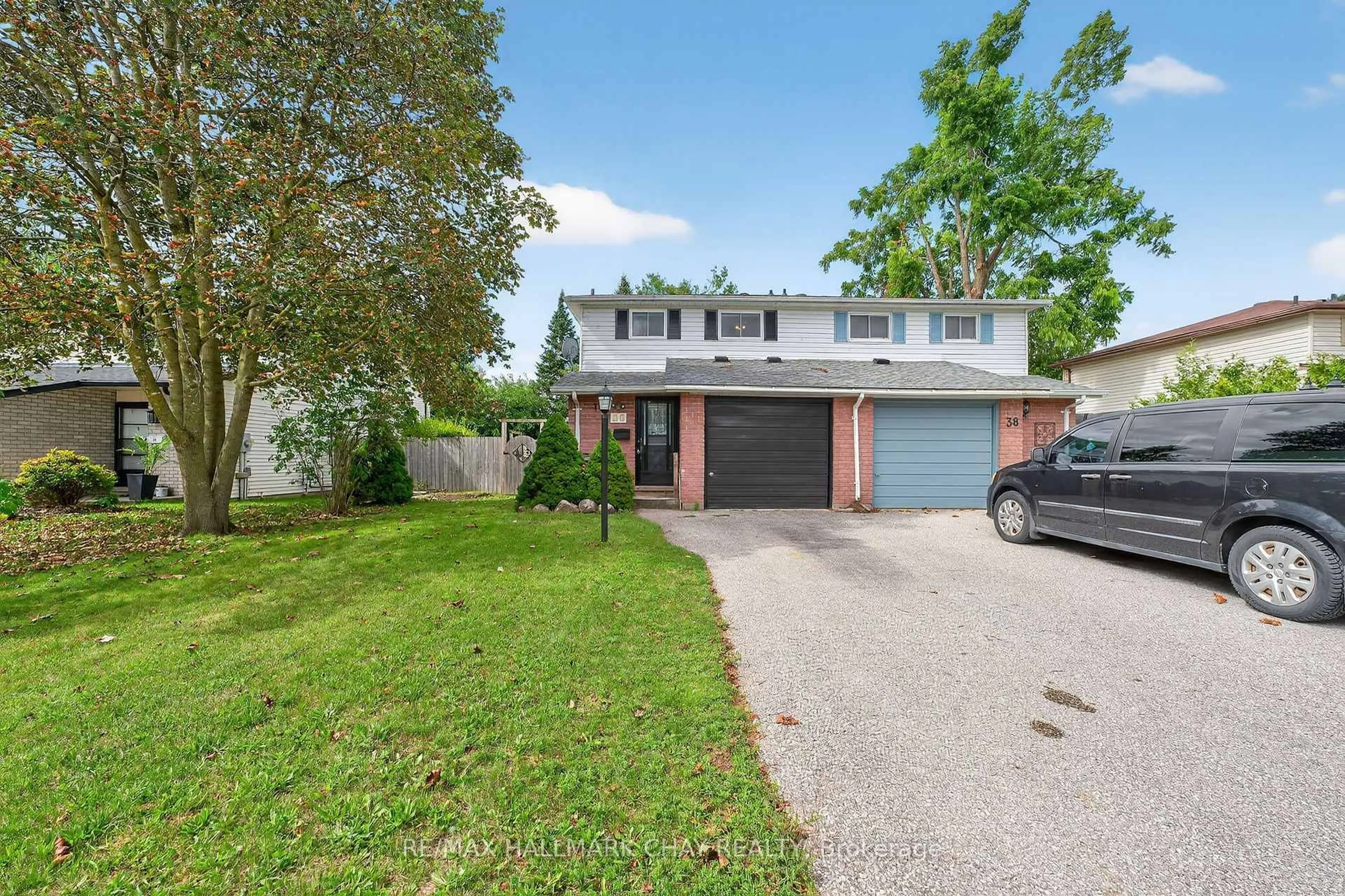 A pic from outside/outdoor area/front of a property/back of a property/a pic from drone, street for 36 Mowat Cres, Barrie Ontario L4N 5B3