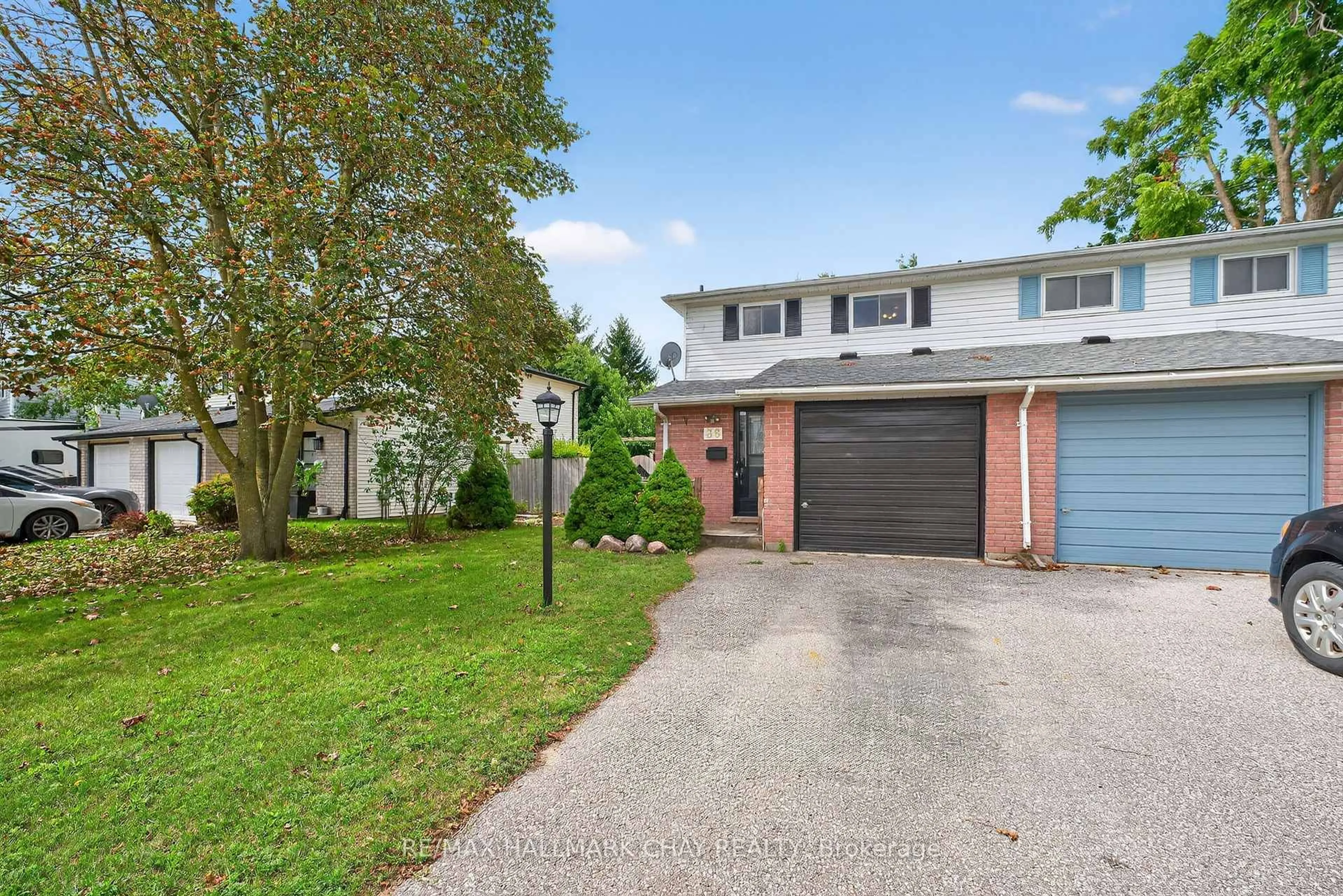 A pic from outside/outdoor area/front of a property/back of a property/a pic from drone, street for 36 Mowat Cres, Barrie Ontario L4N 5B3