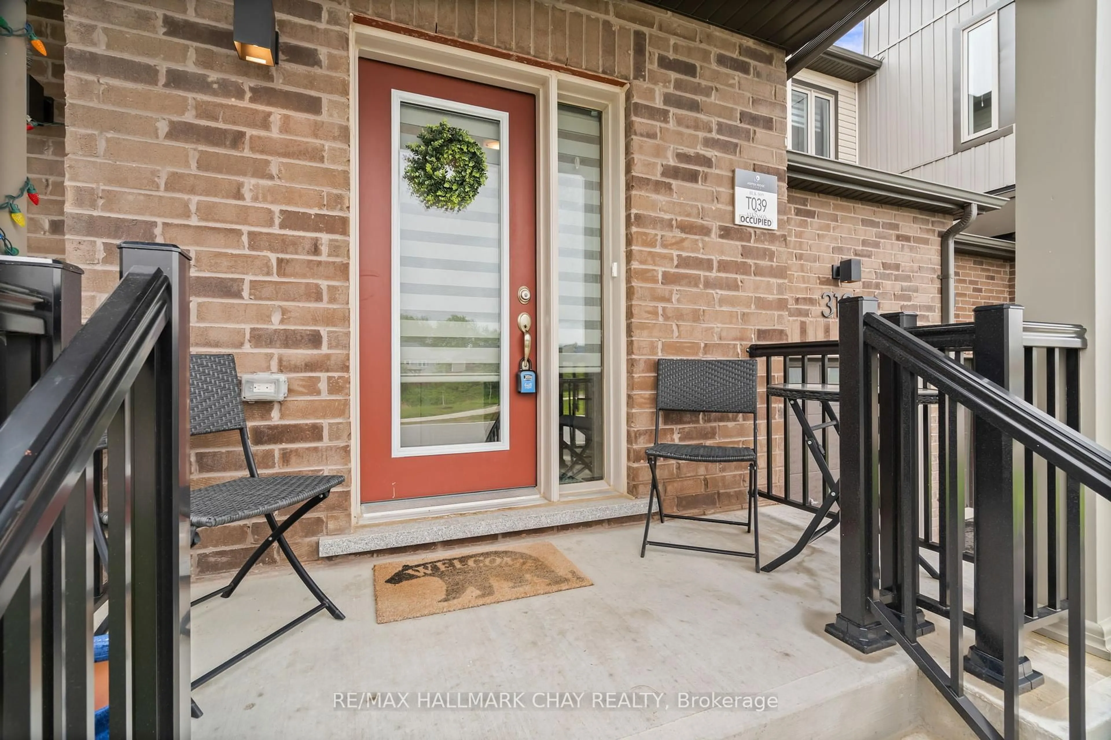 Indoor entryway for 319 ATKINSON St, Clearview Ontario L0M 1S0
