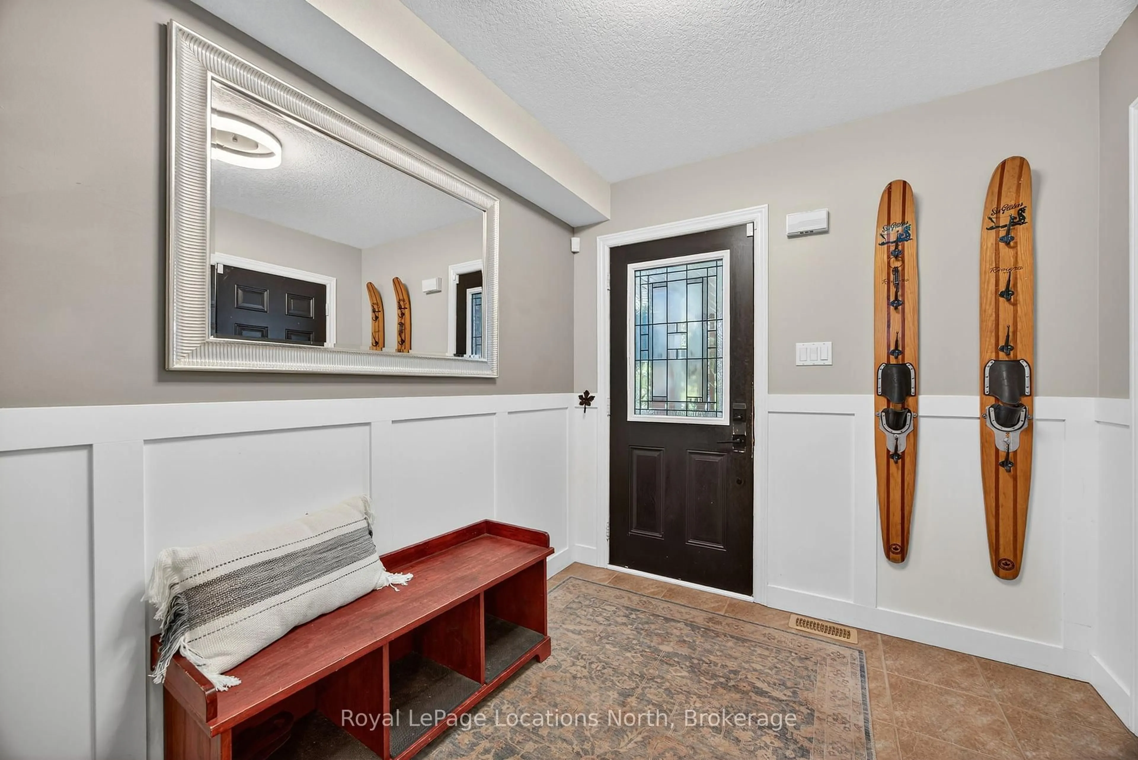 Indoor entryway for 58 Williams St, Collingwood Ontario L9Y 0C4