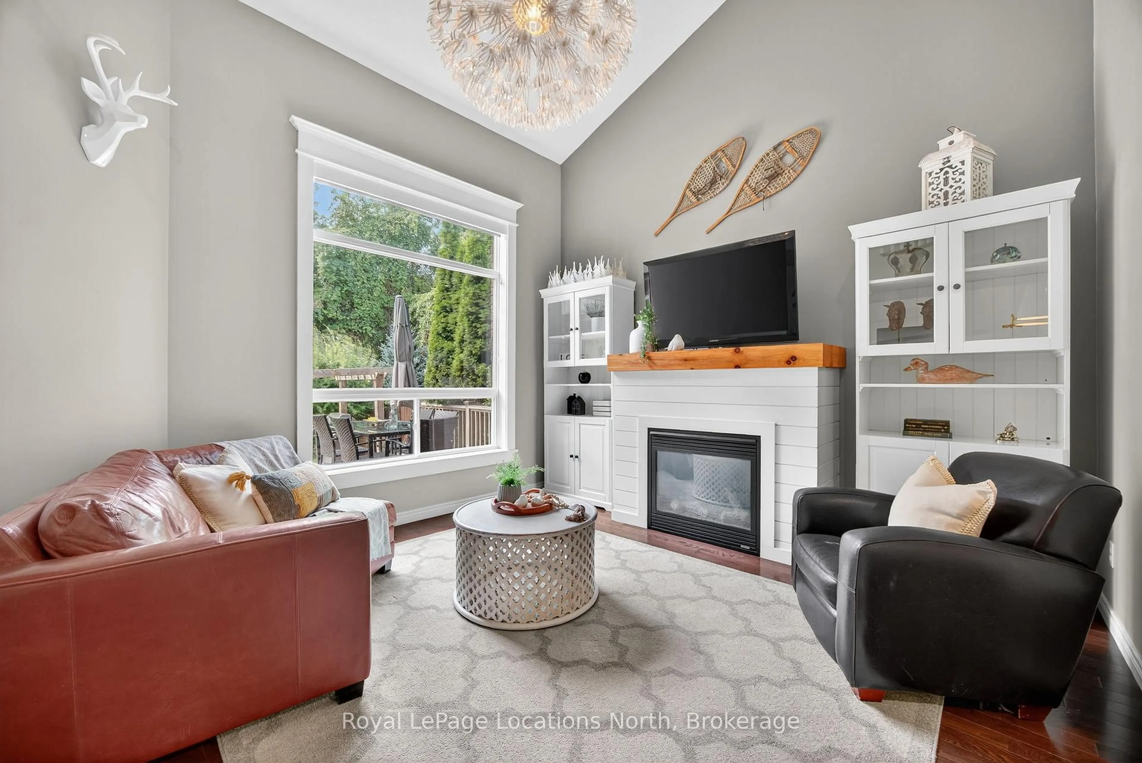 Living room with furniture, unknown for 58 Williams St, Collingwood Ontario L9Y 0C4
