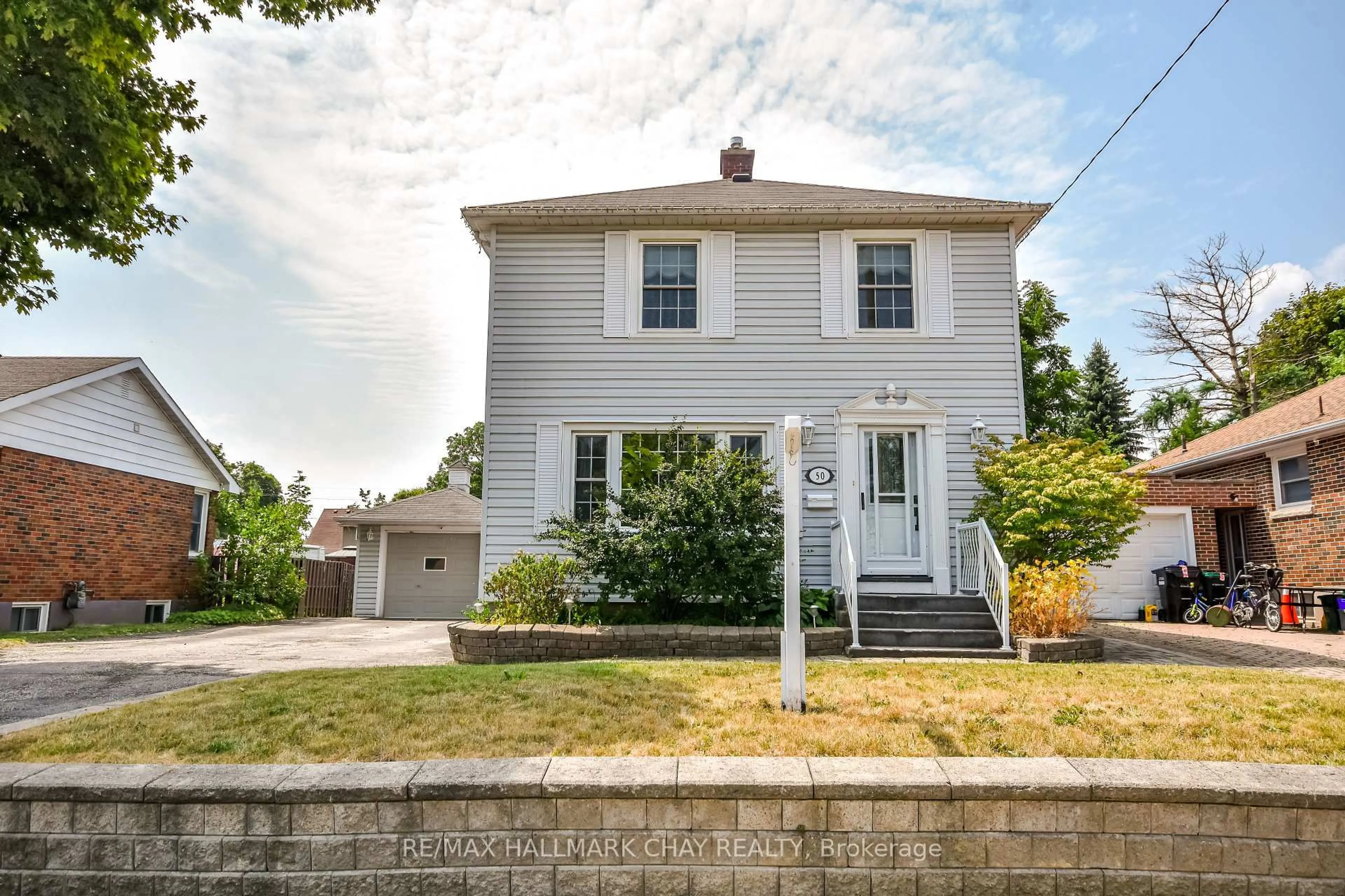 Home with vinyl exterior material, street for 50 Newton St, Barrie Ontario L4M 3N5