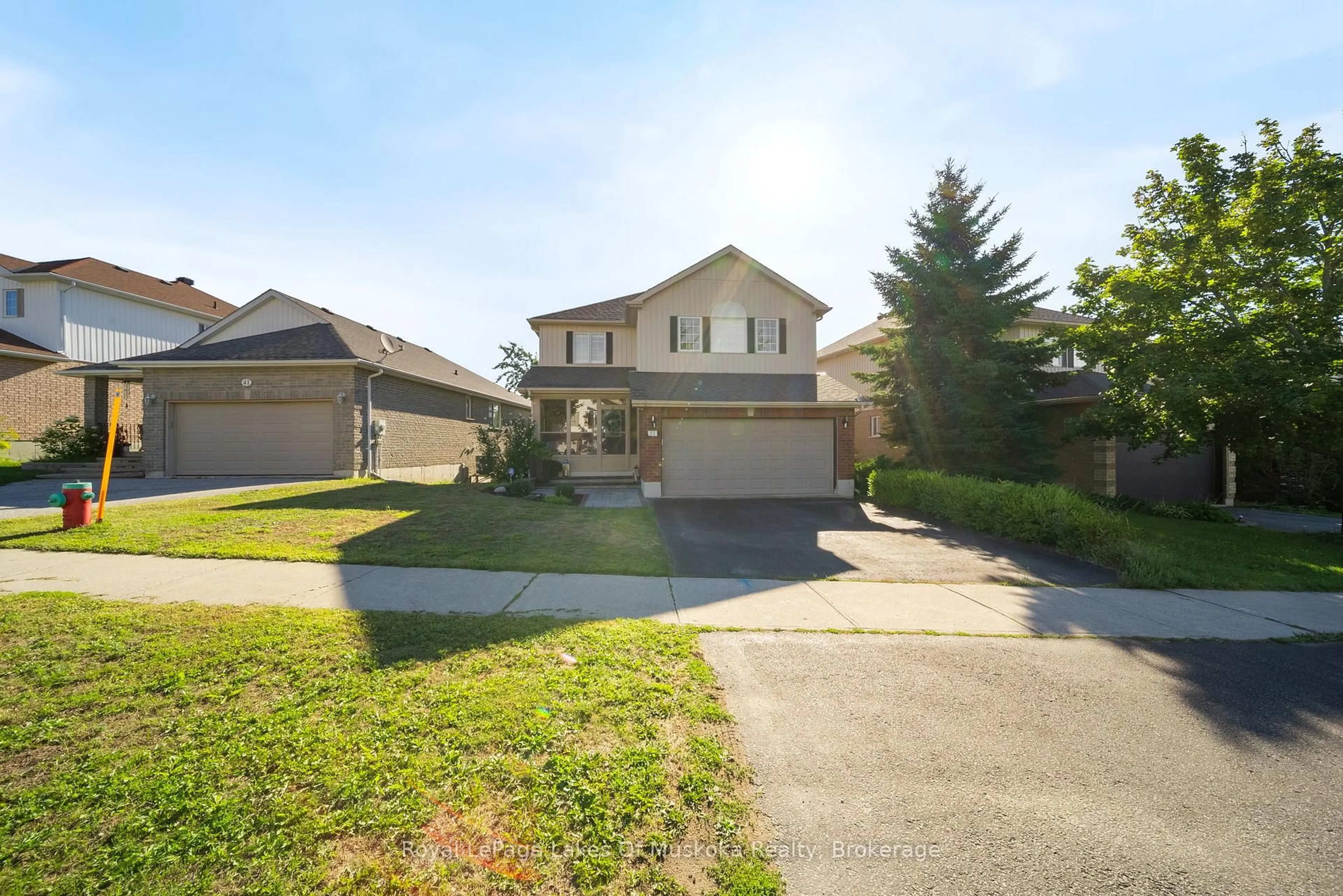 A pic from outside/outdoor area/front of a property/back of a property/a pic from drone, street for 37 Vanessa Dr, Orillia Ontario L3V 7X2