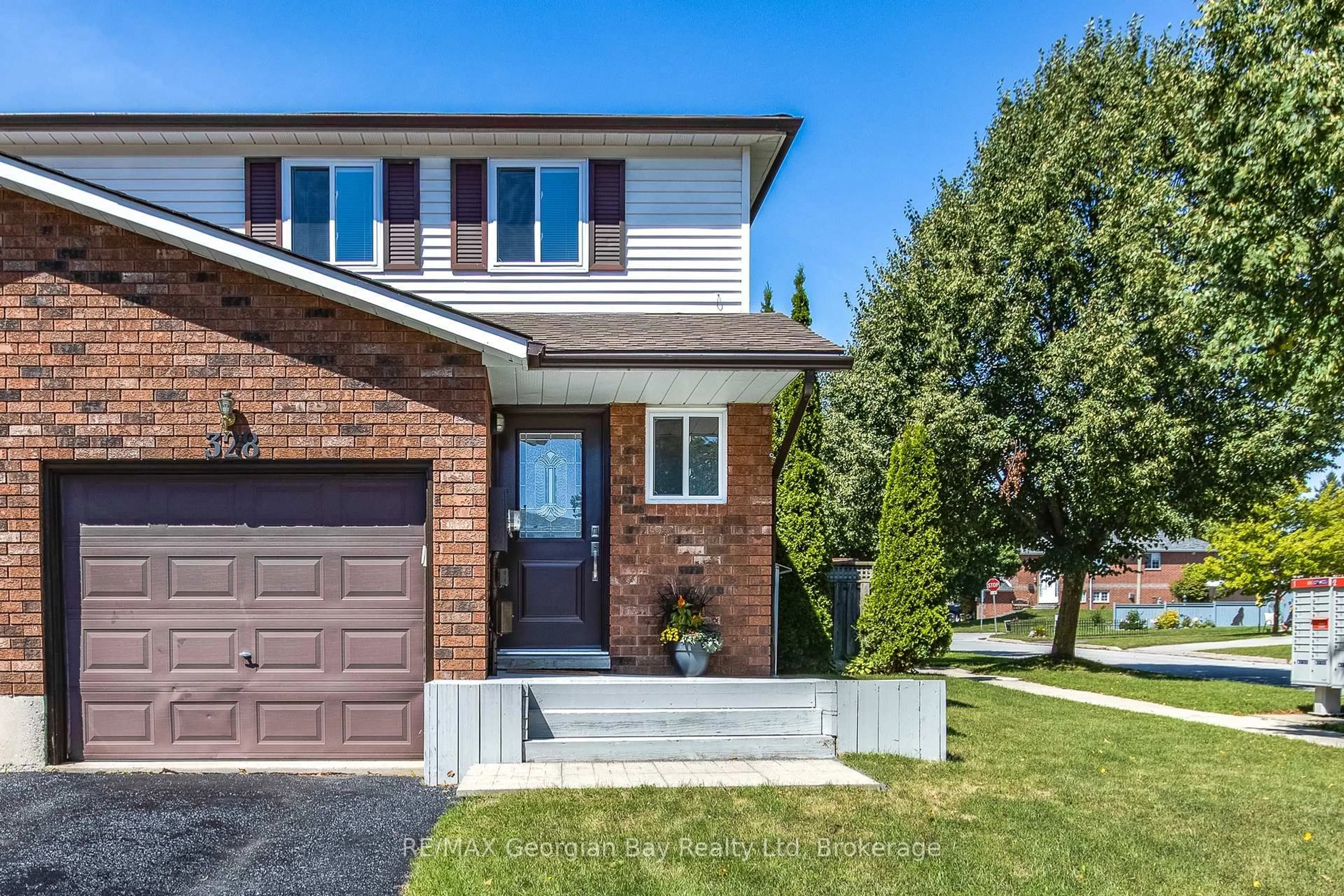 Home with brick exterior material, street for 328 Rose Cres, Midland Ontario L4R 5C1