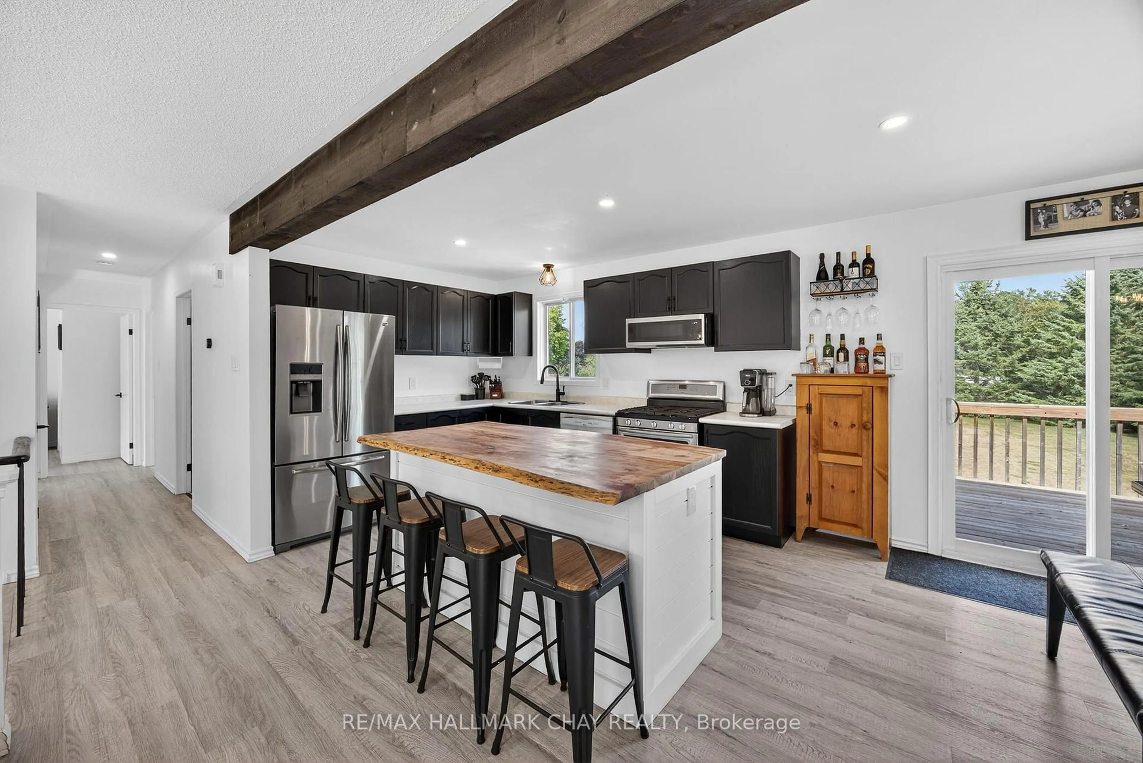 Open concept kitchen, unknown for 1777 George Johnston Rd, Springwater Ontario L9X 0A1