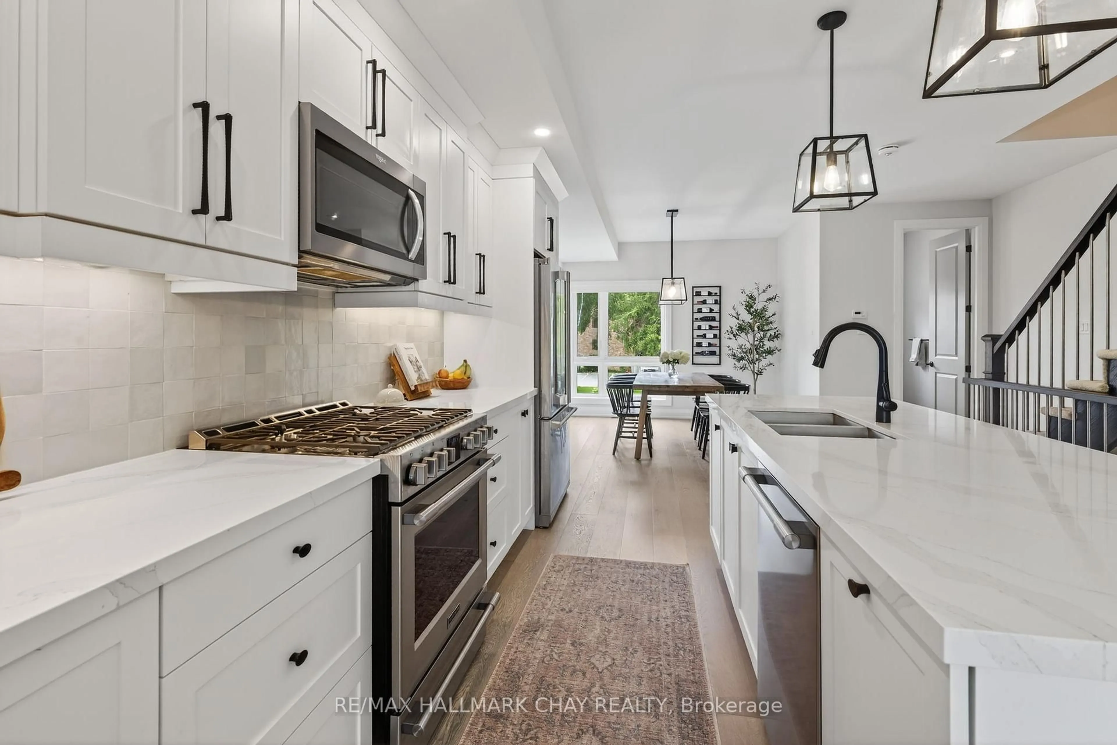 Open concept kitchen, ceramic/tile floor for 86 Clapperton St, Barrie Ontario L4M 3G2