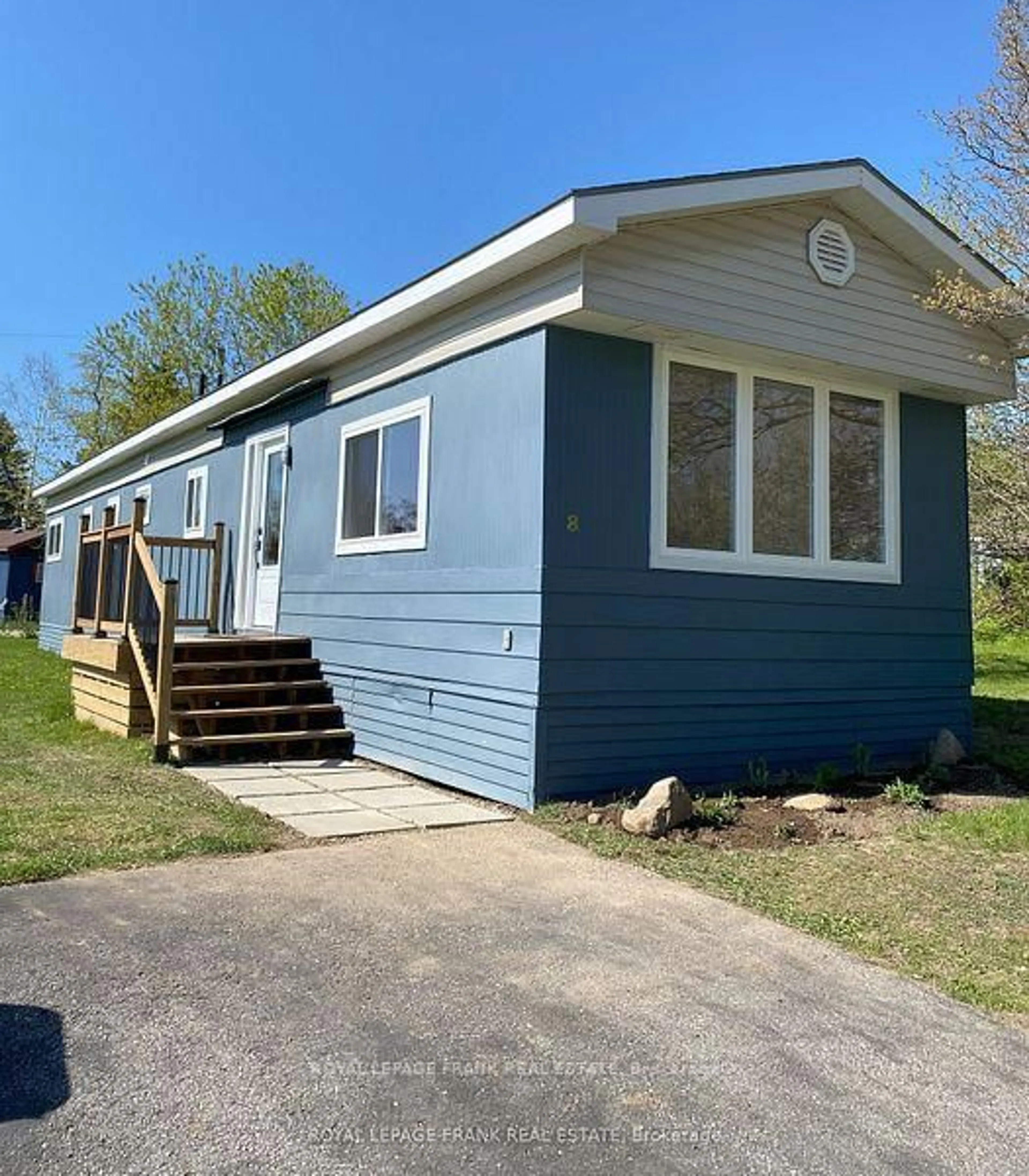 Home with vinyl exterior material, unknown for 8 Bensley Dr, Oro-Medonte Ontario L3V 6H1